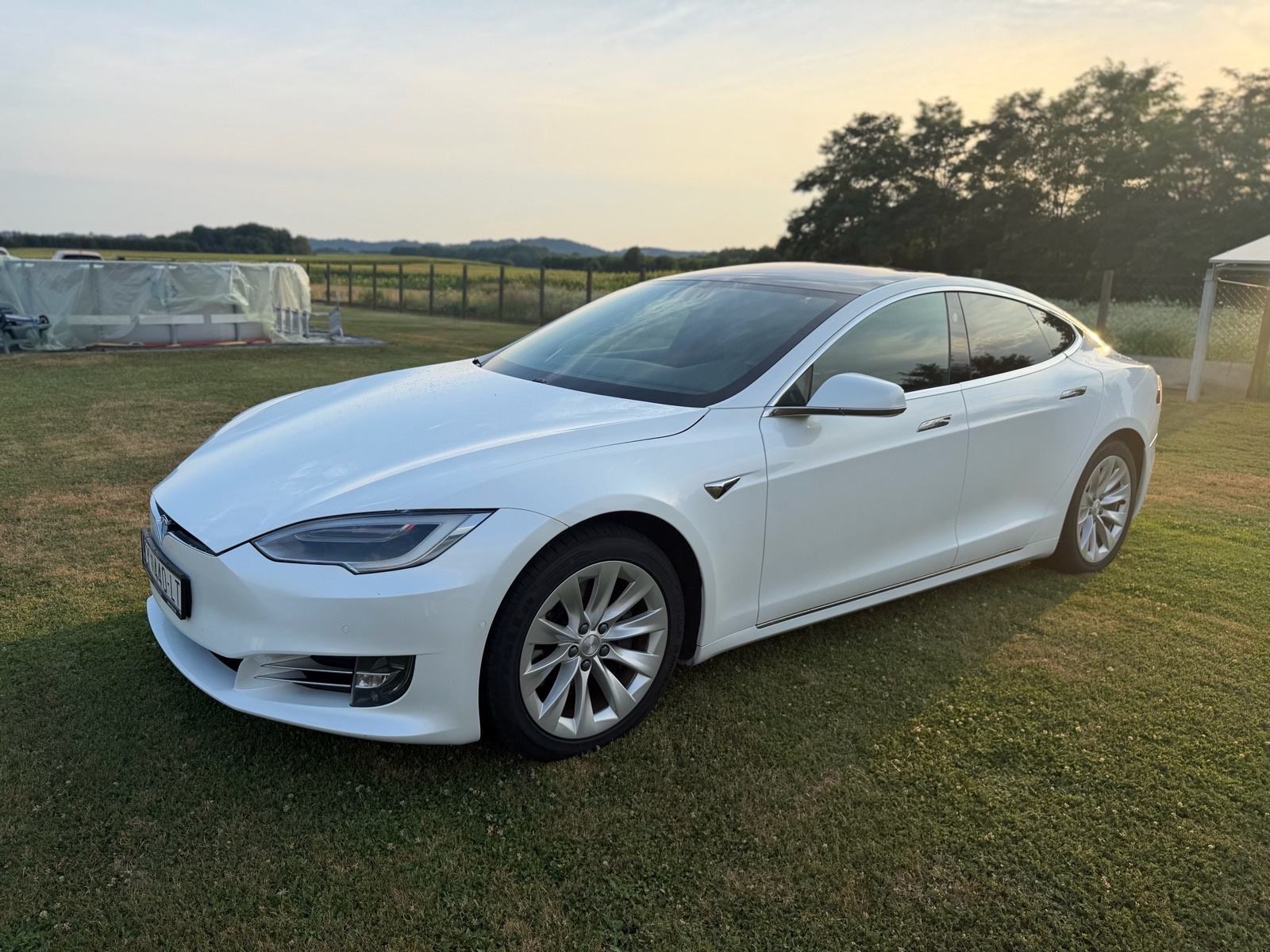 Tesla Model S 75D, fotografija 13