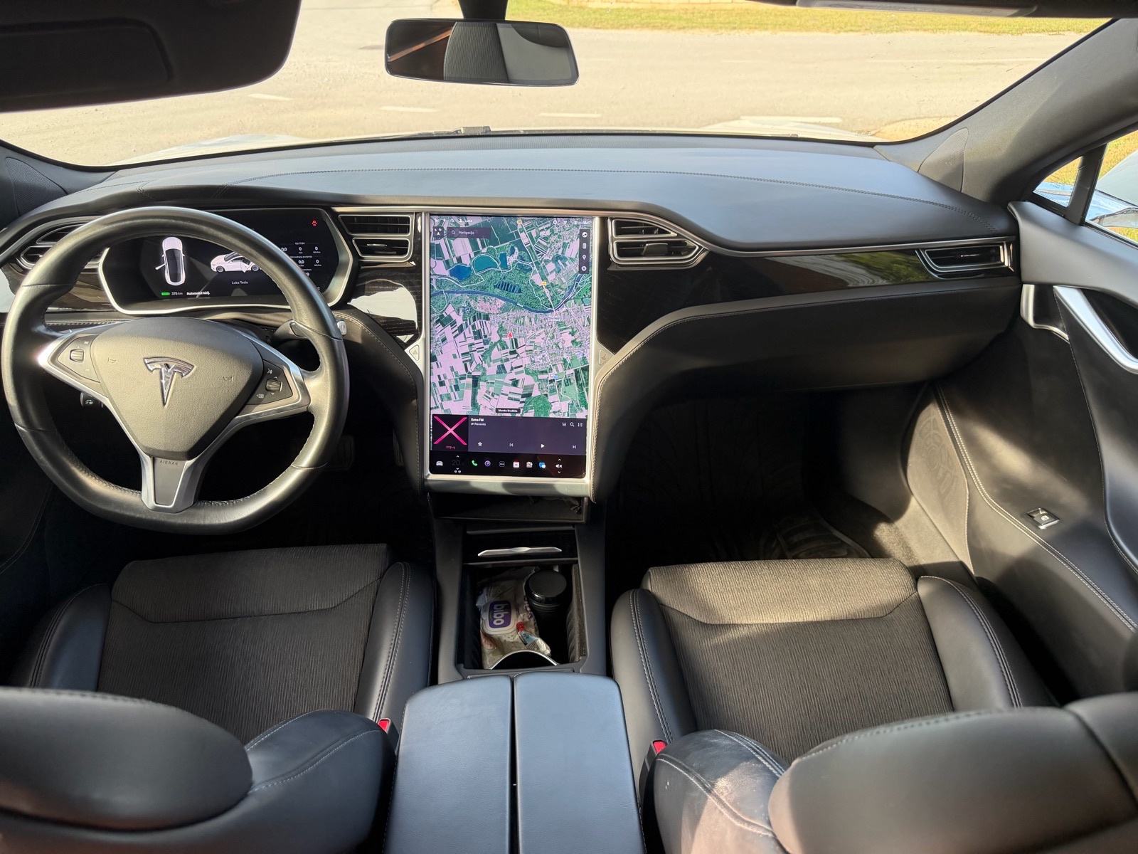 Tesla Model S 75D, fotografija 14
