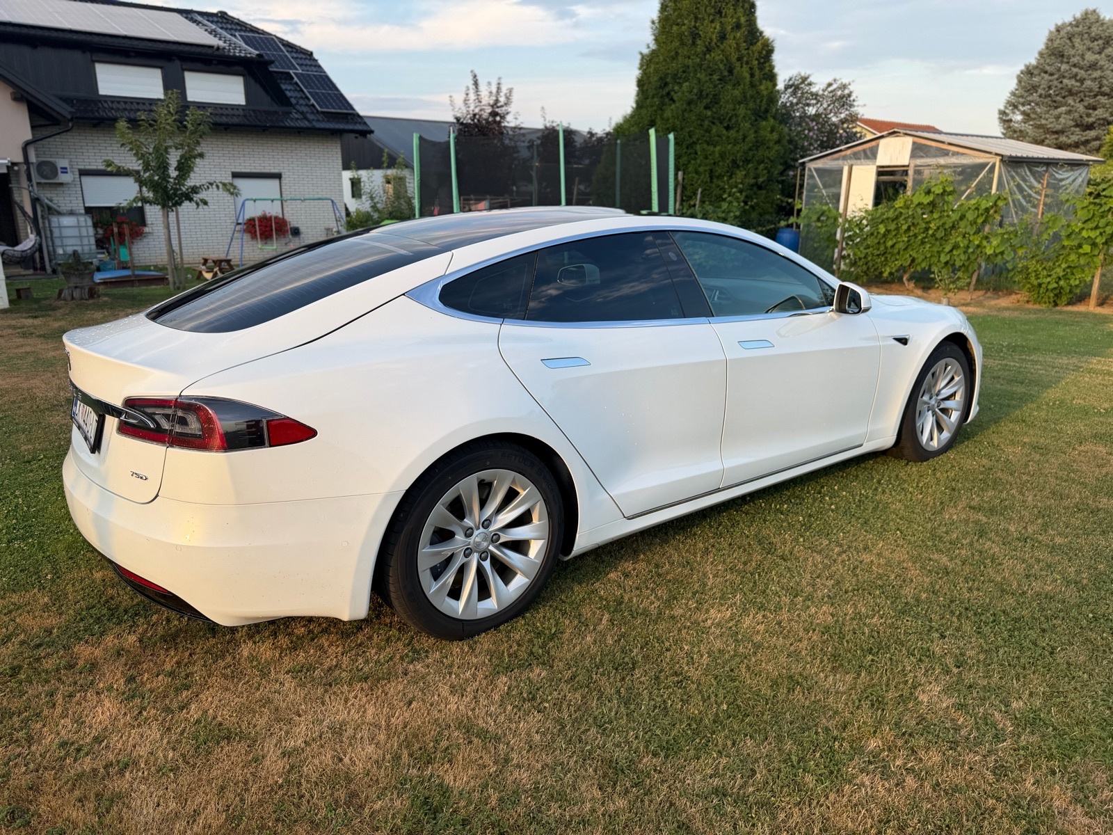 Tesla Model S 75D, fotografija 16