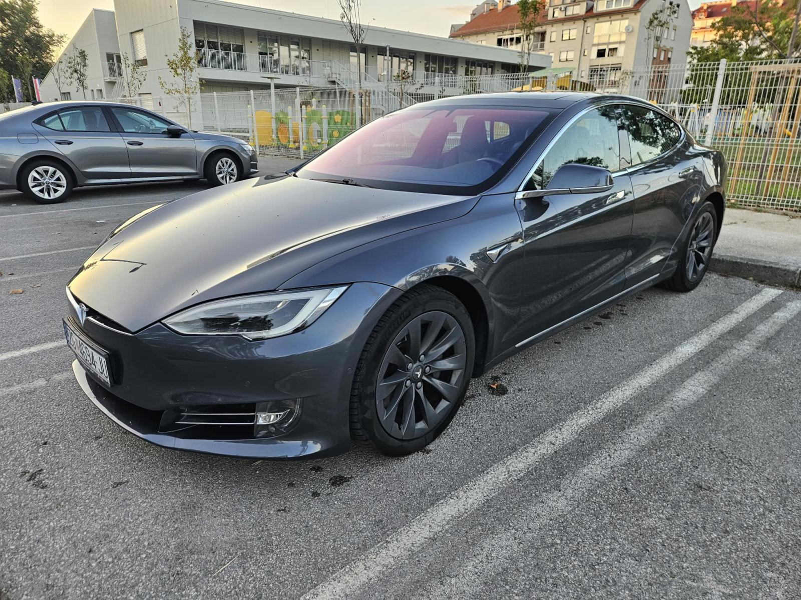 Tesla Model S 75D, pogled izvana - slika 1
