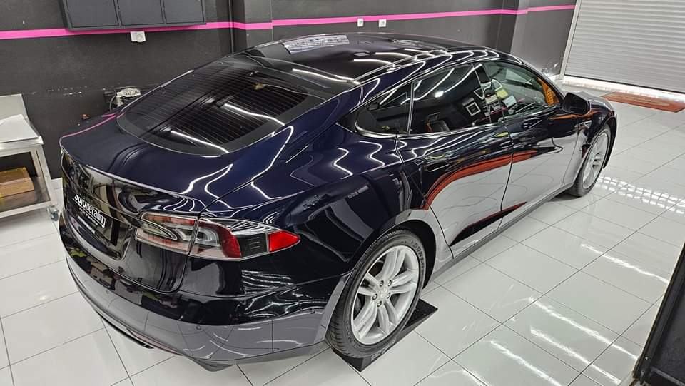 Tesla Model S 85, fotografija 2