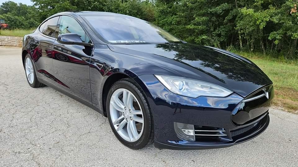 Tesla Model S 85, fotografija 3