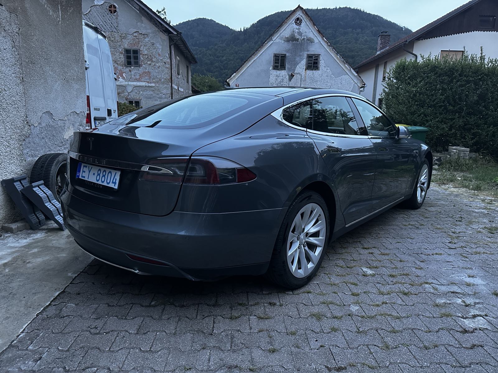 Tesla Model S S 85, pogled izvana - slika 1