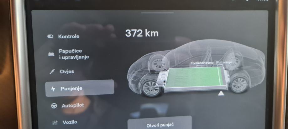 Tesla Model S 85D, fotografija 8
