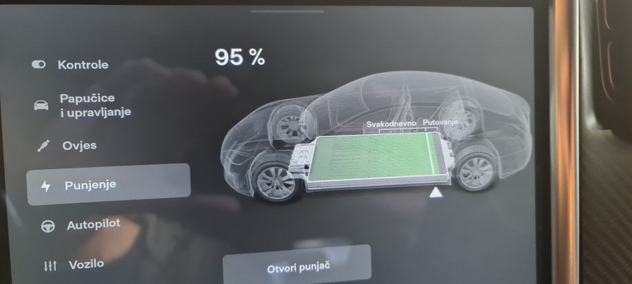 Tesla Model S 85D, fotografija 9