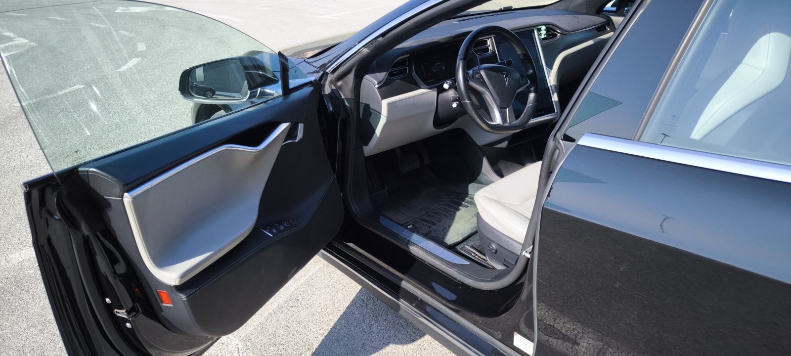 Tesla Model S 85D, fotografija 5