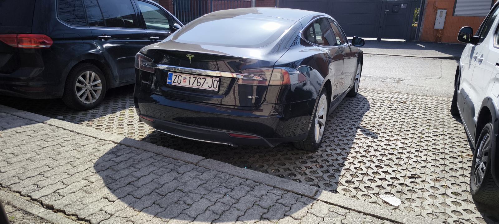 Tesla Model S 85D, fotografija 4
