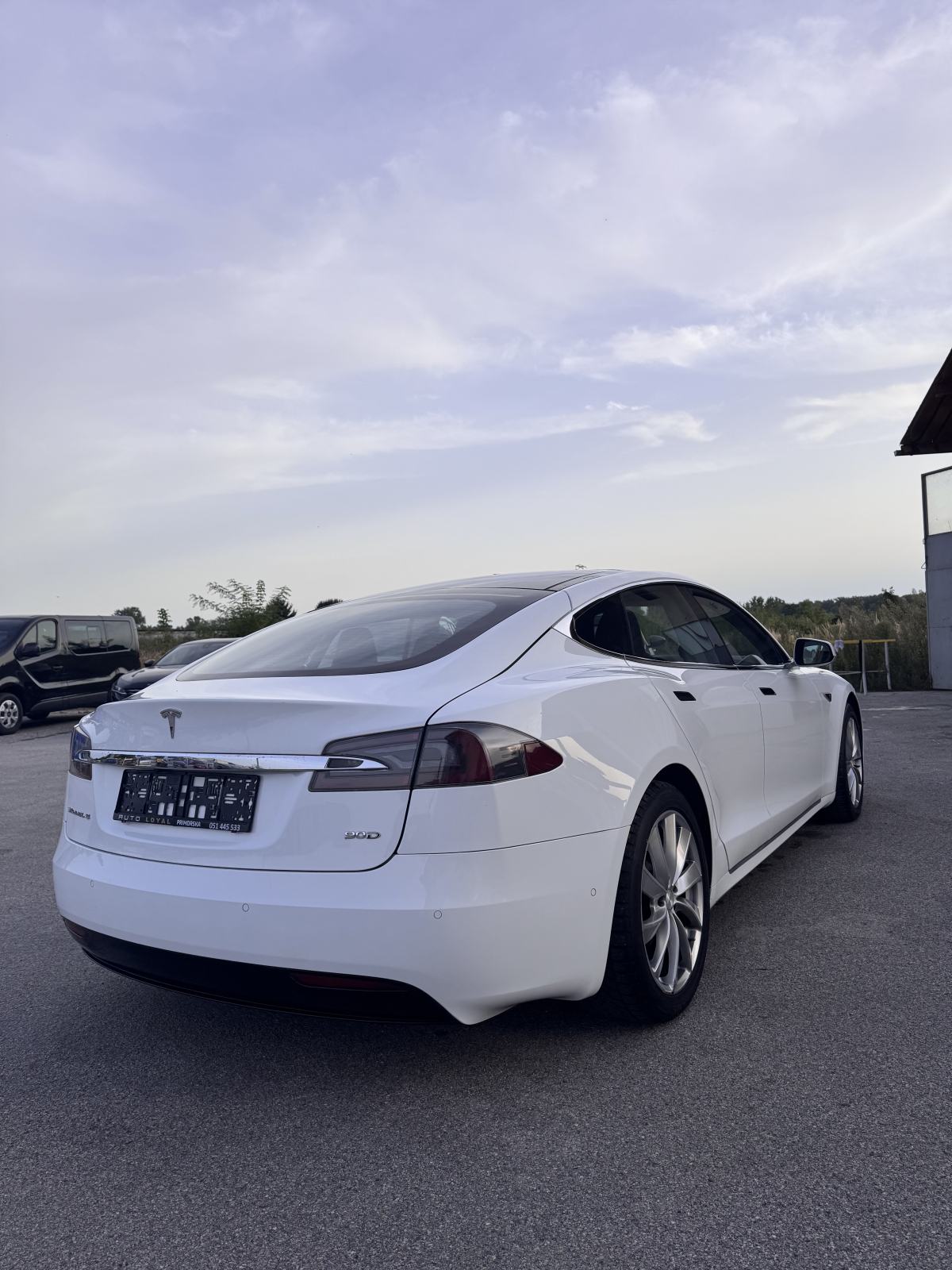 Tesla Model S 90D automatik, fotografija 5