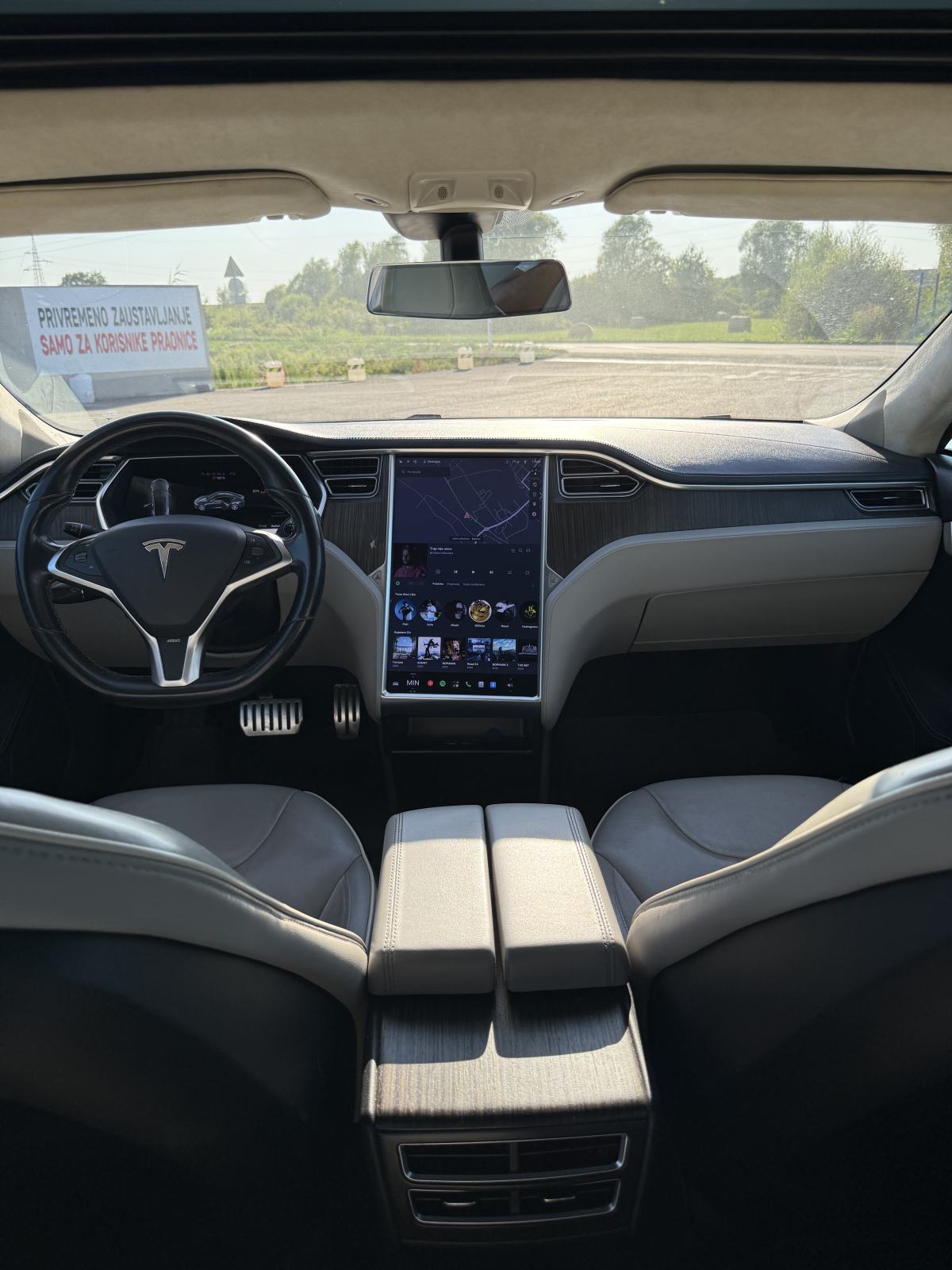 Tesla Model S P85, fotografija 11