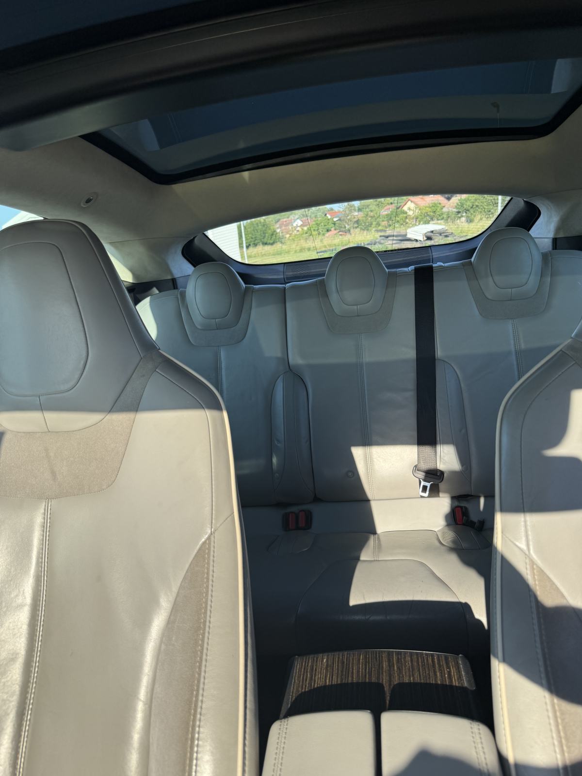 Tesla Model S P85, fotografija 12
