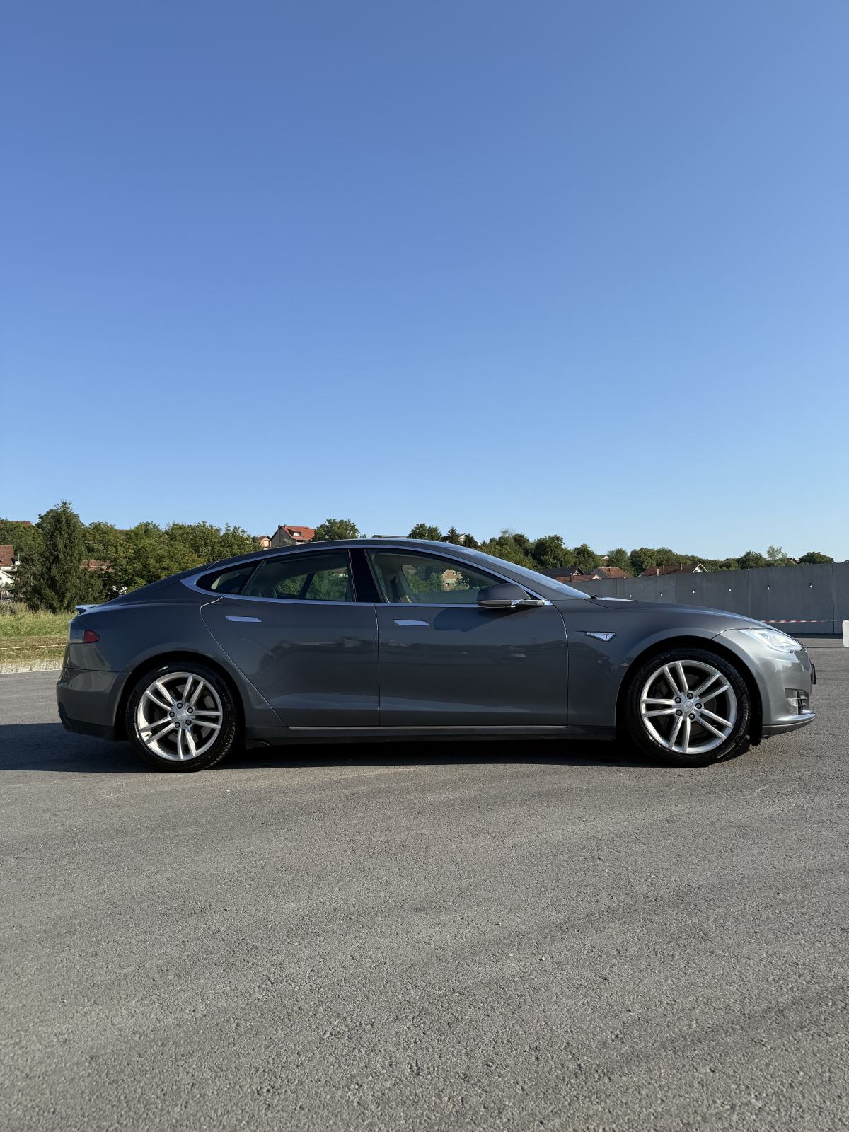 Tesla Model S P85, pogled izvana - slika 3