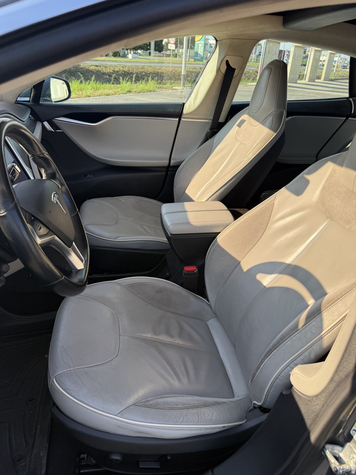 Tesla Model S P85, fotografija 13