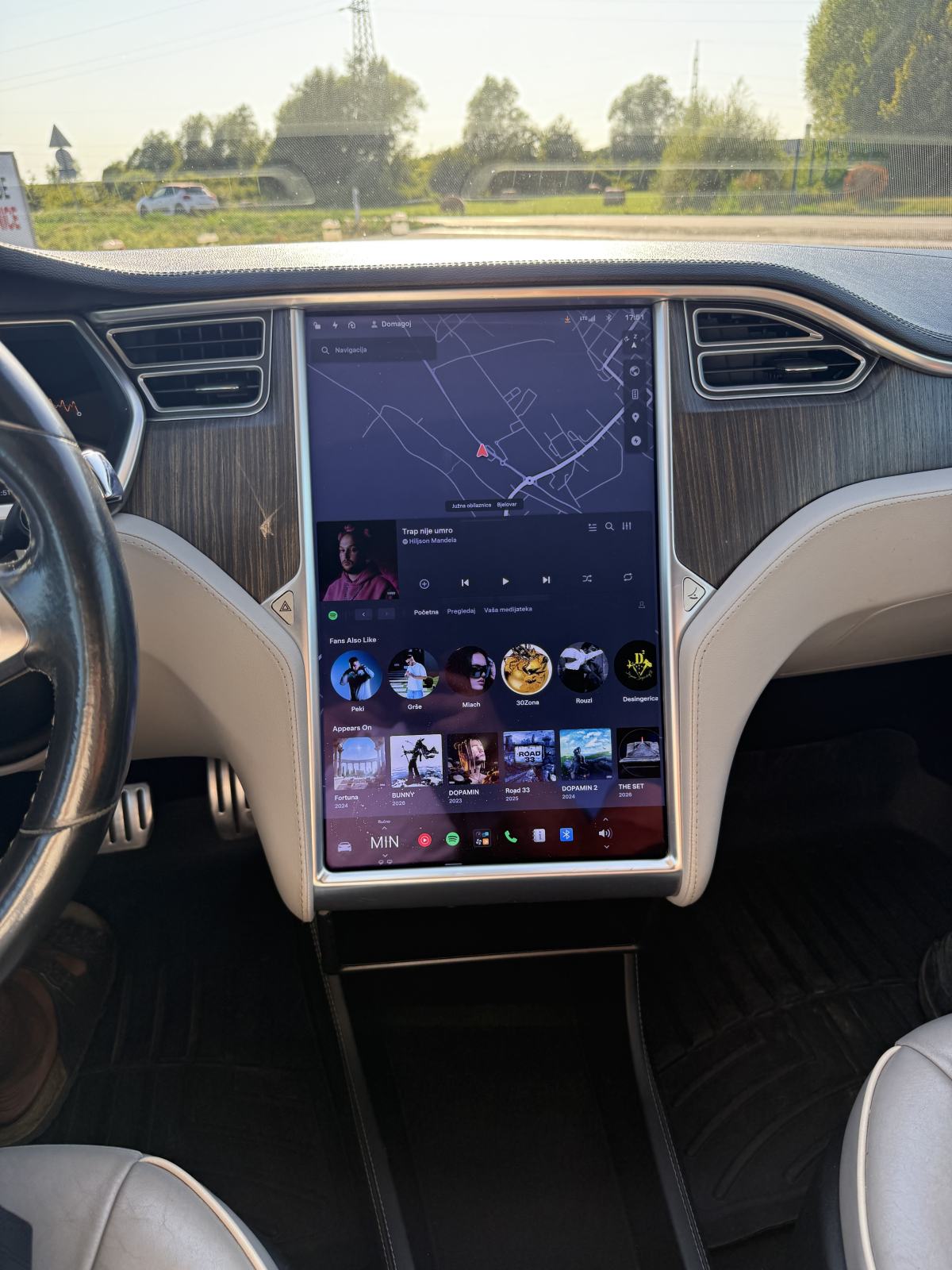 Tesla Model S P85, fotografija 16