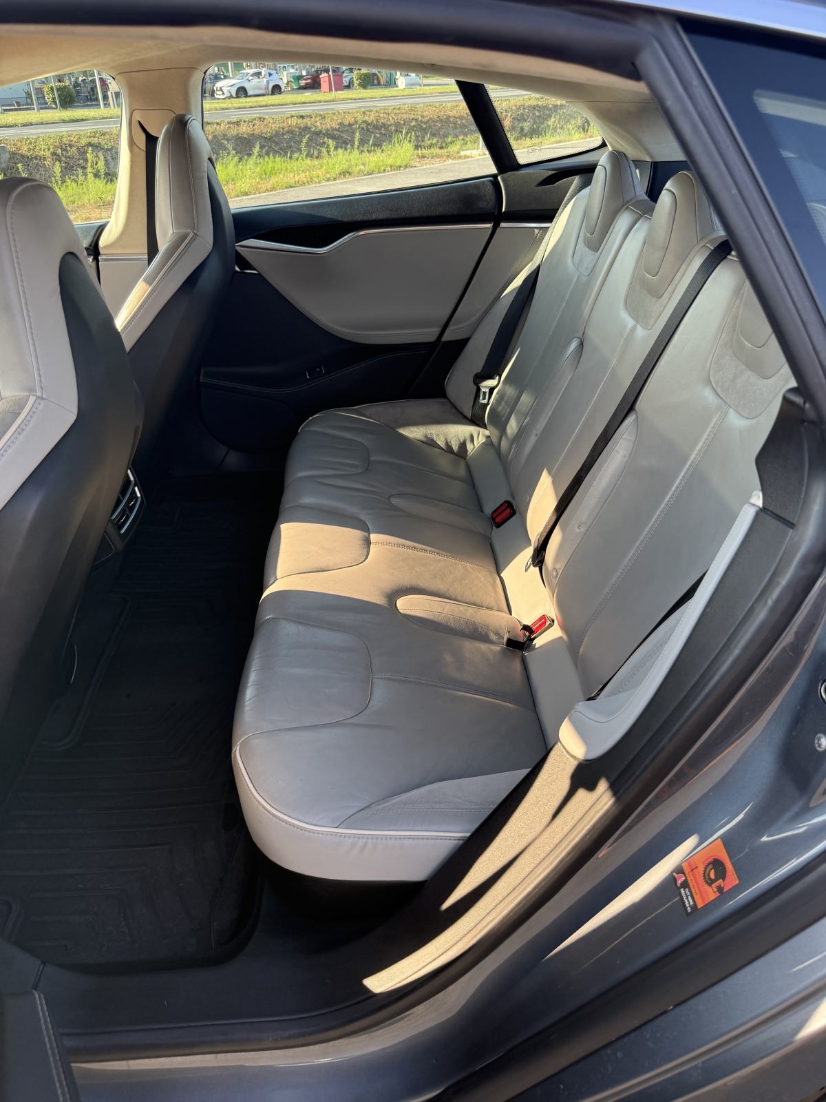 Tesla Model S P85, fotografija 14