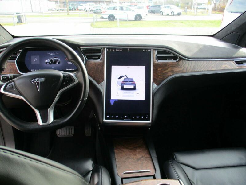 Tesla Model X 90D automatik, fotografija 10