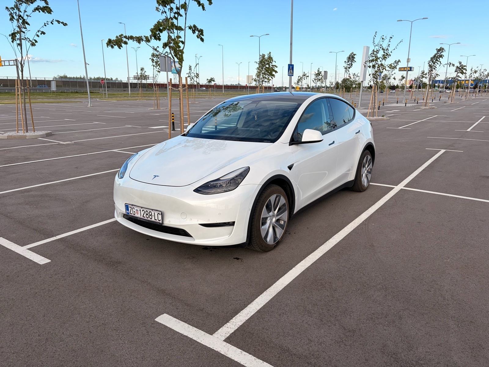 Tesla Model Y Dual motor AWD SoH 94%, pogled izvana - slika 1