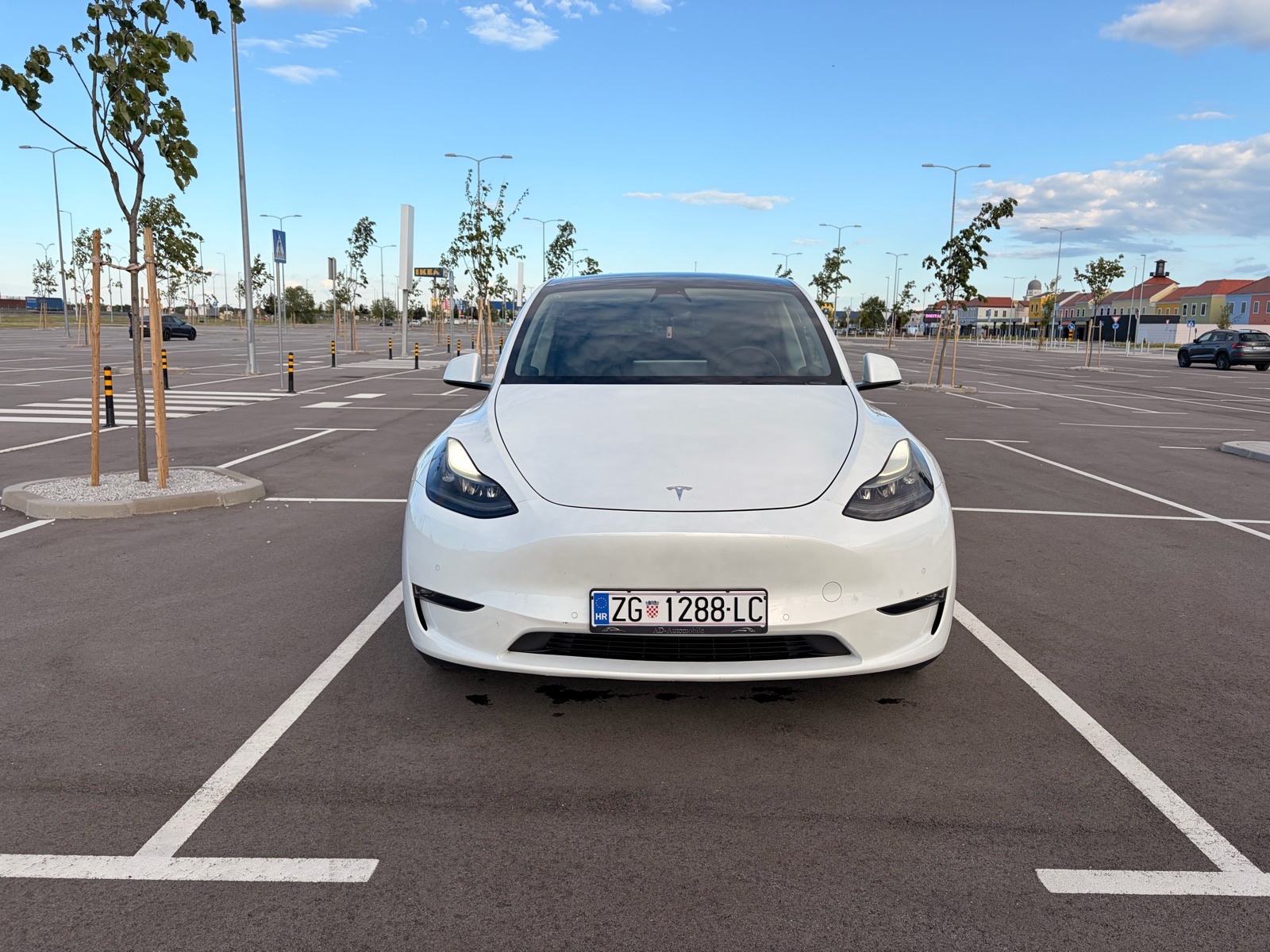 Tesla Model Y Dual motor AWD SoH 94%, pogled izvana - slika 2