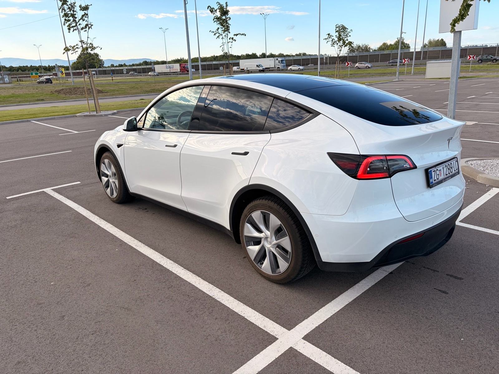 Tesla Model Y Dual motor AWD SoH 94%, fotografija 6