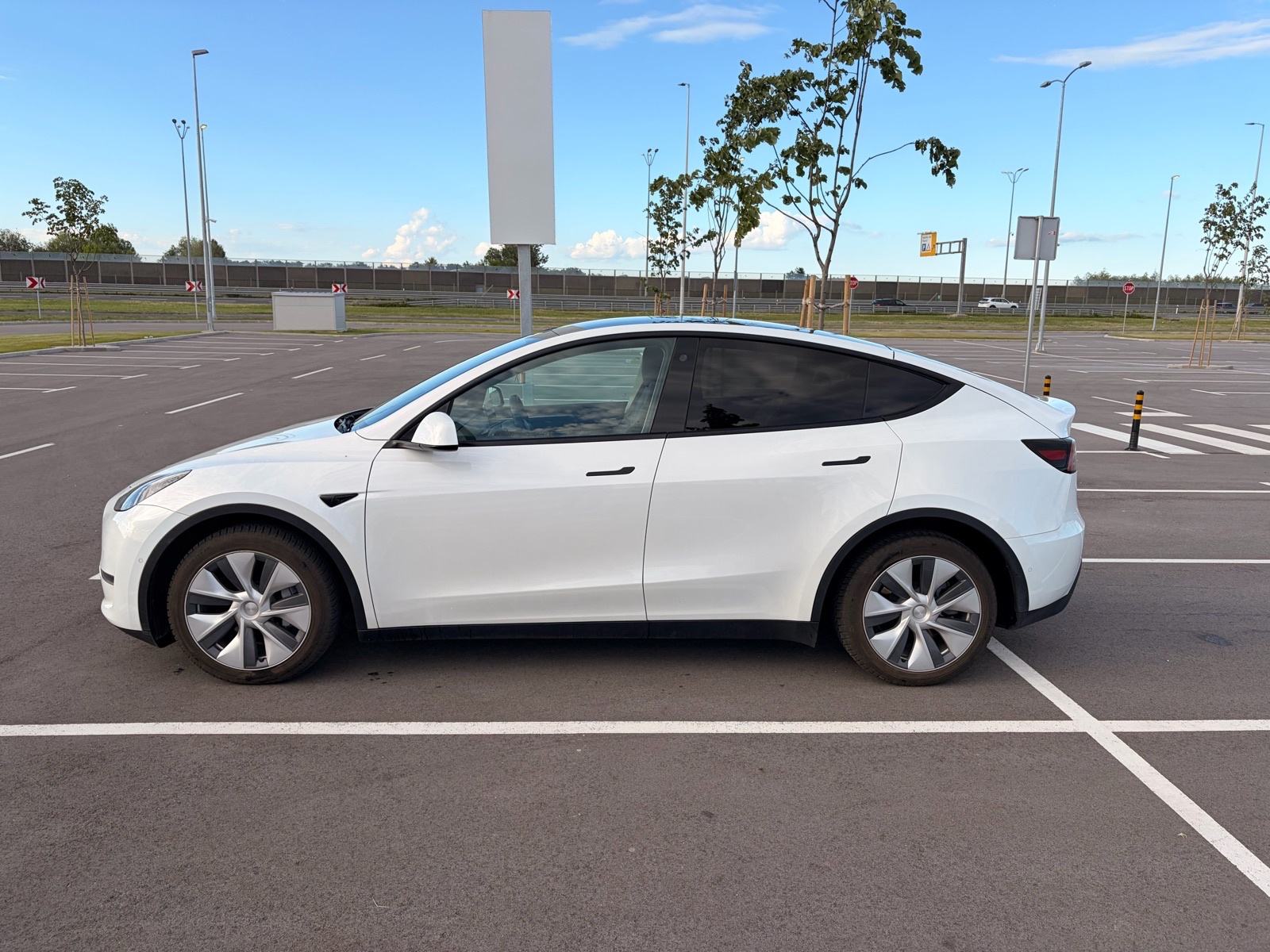 Tesla Model Y Dual motor AWD SoH 94%, fotografija 7