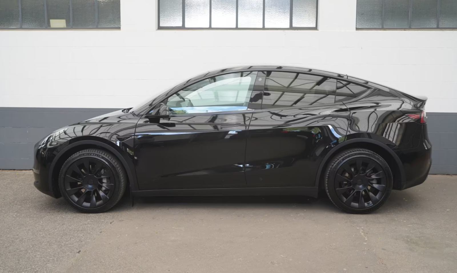 Tesla Model Y LONG RANG, fotografija 2