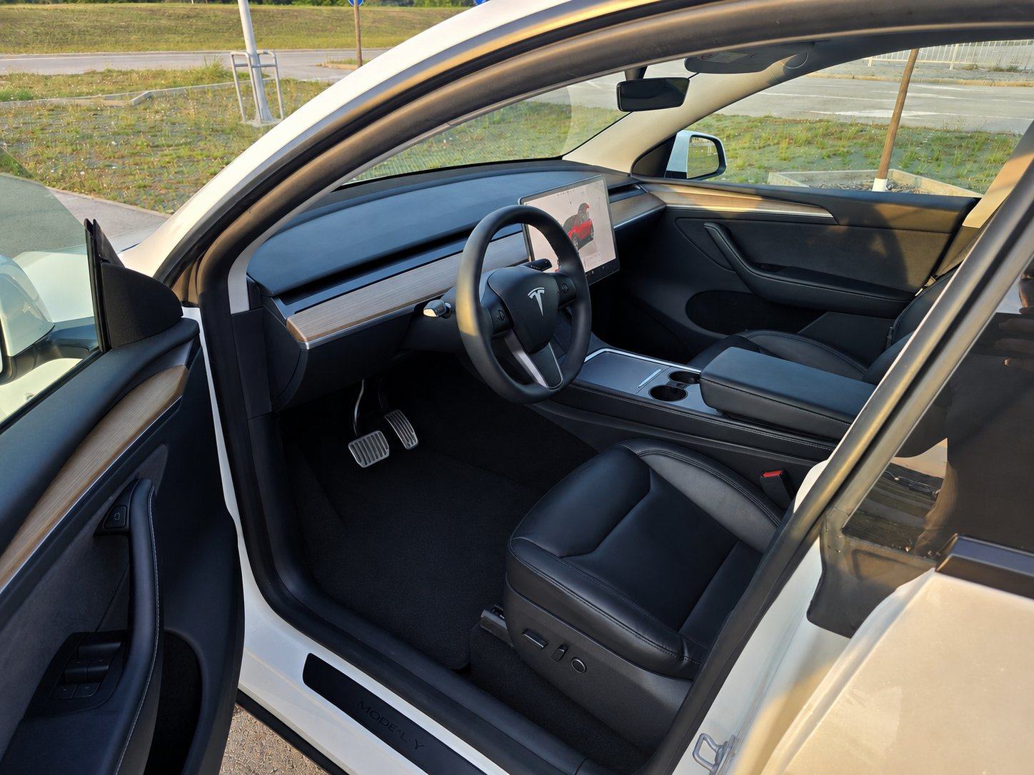 Tesla Model Y Long Range AWD, 2024, prvi vlasnik, kuka, garancija, fotografija 13