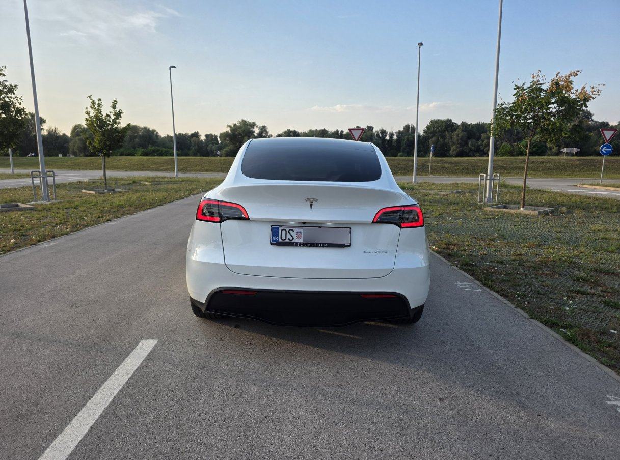 Tesla Model Y Long Range AWD, 2024, prvi vlasnik, kuka, garancija, fotografija 4