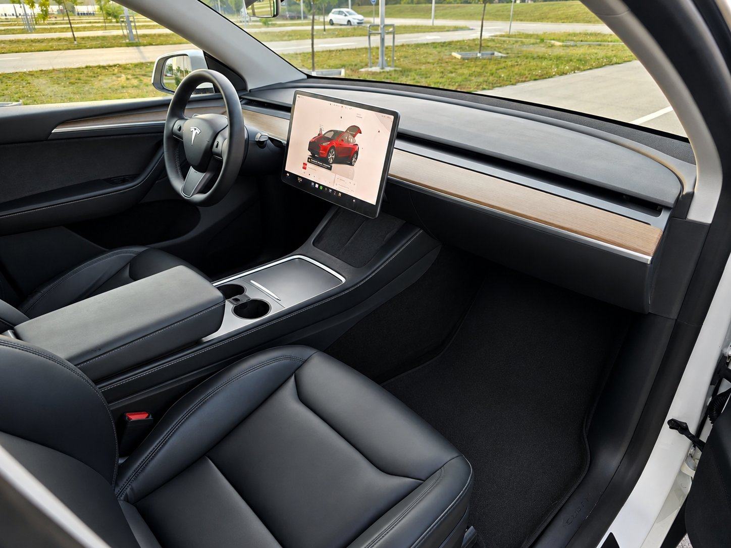 Tesla Model Y Long Range AWD, 2024, prvi vlasnik, kuka, garancija, fotografija 9