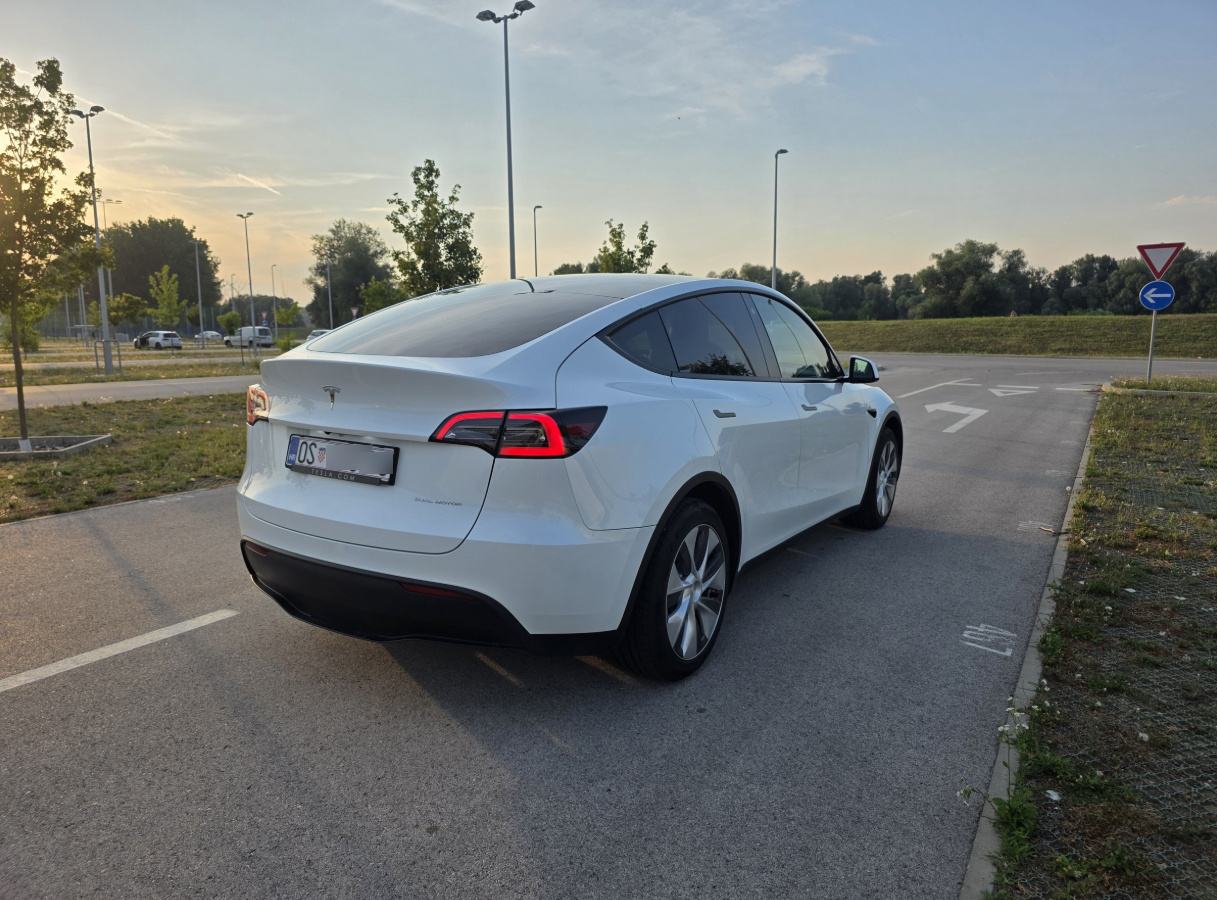 Tesla Model Y Long Range AWD, 2024, prvi vlasnik, kuka, garancija, fotografija 5