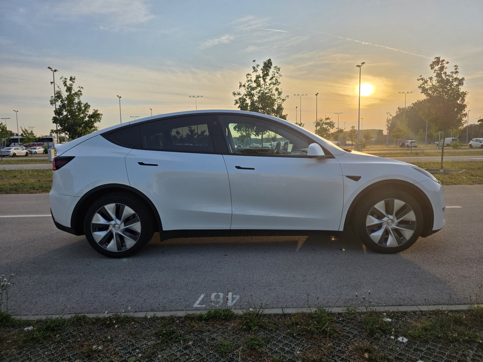 Tesla Model Y Long Range AWD, 2024, prvi vlasnik, kuka, garancija, fotografija 6
