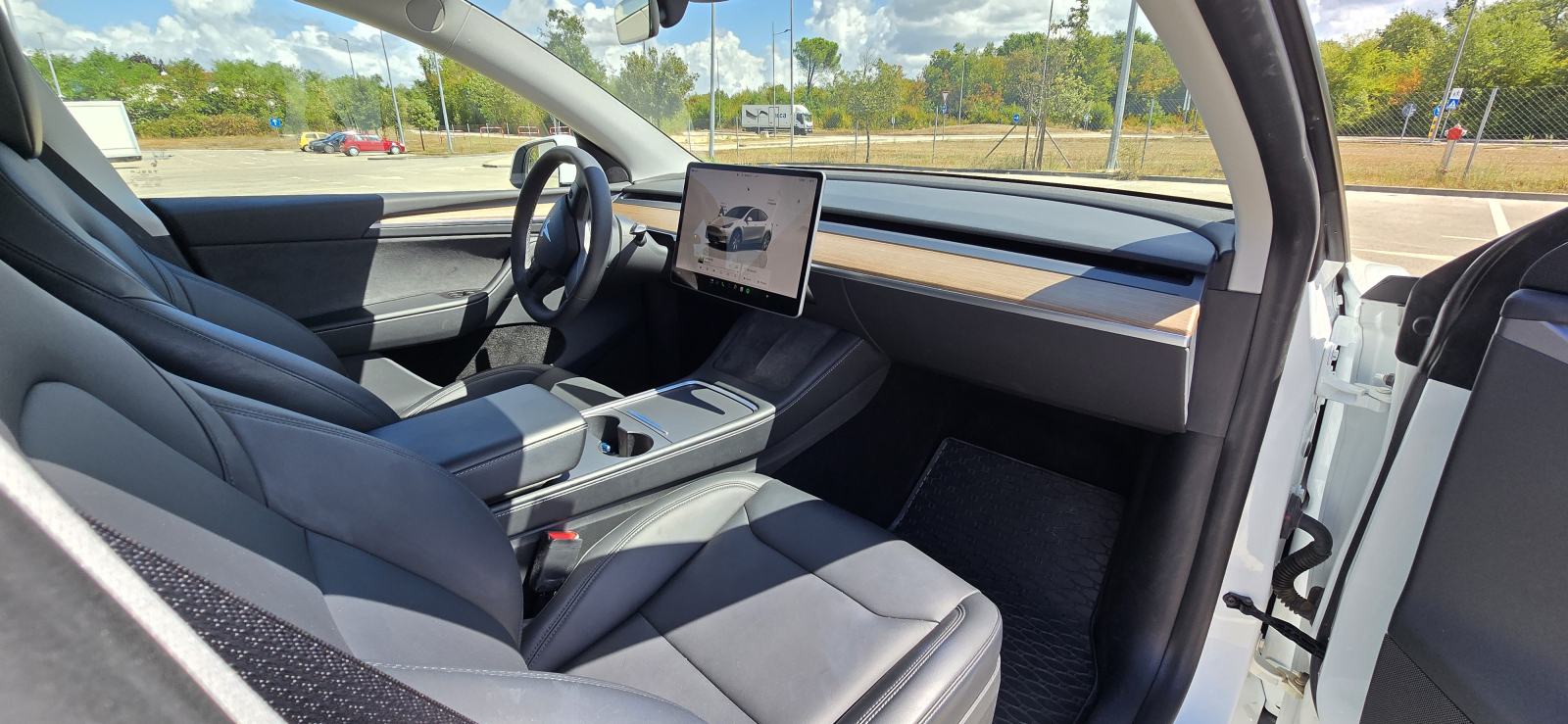 Tesla Model Y Long range, dual motor, all wheel drive automatik, fotografija 11