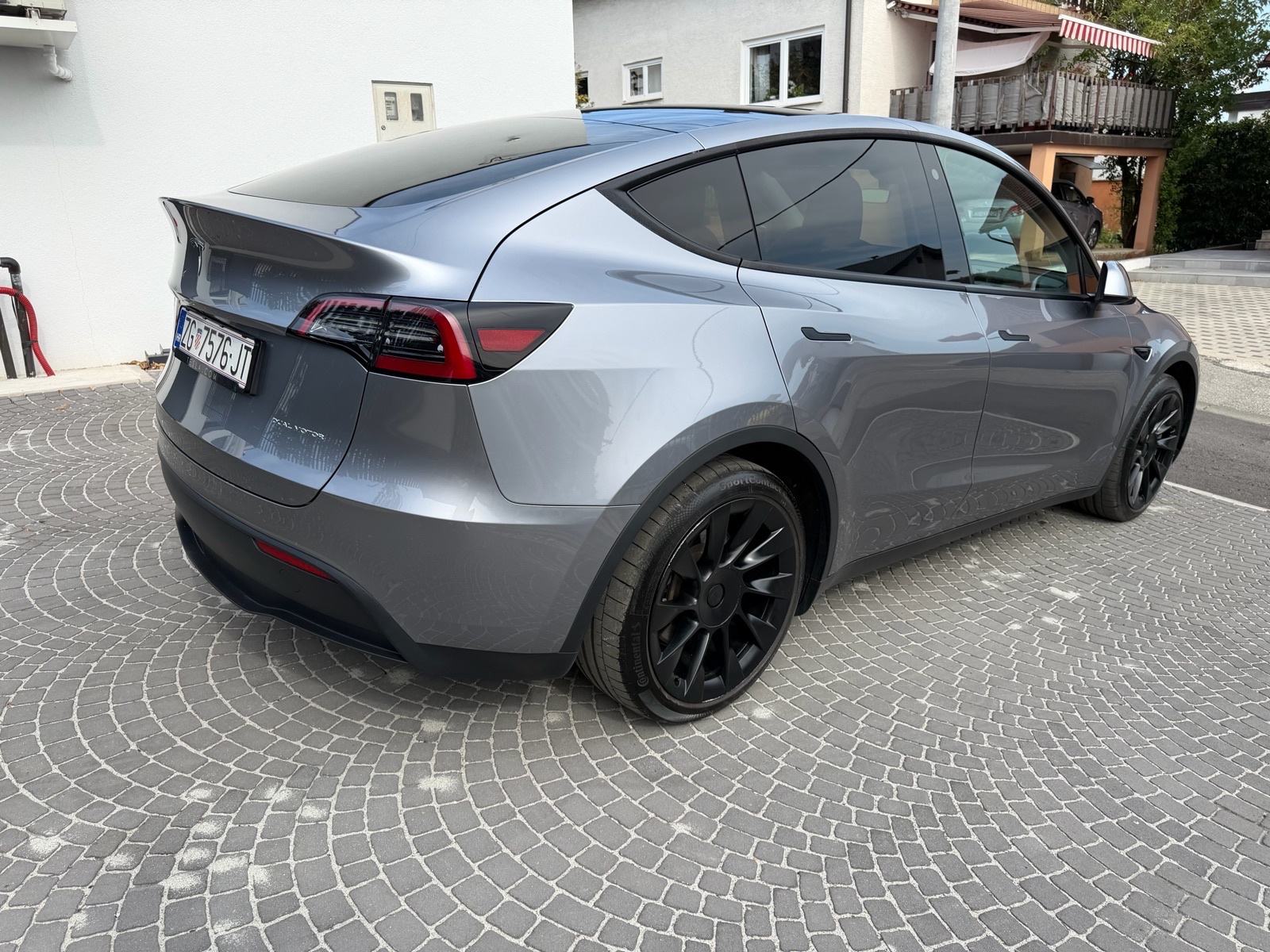 Tesla Model Y Long range dual motor, fotografija 2