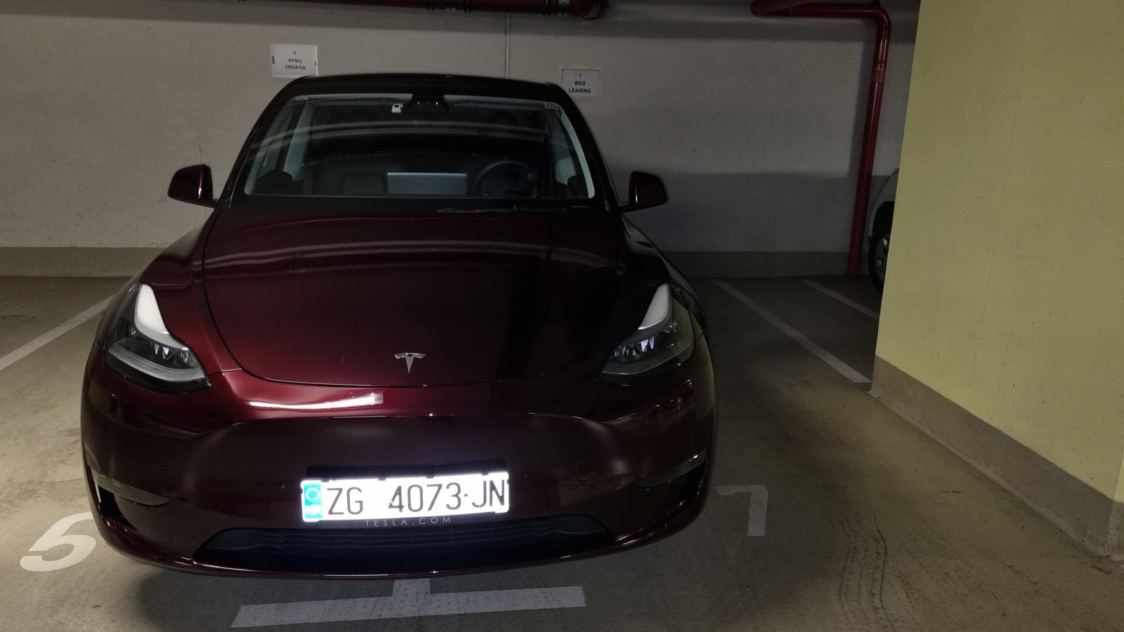 Tesla Model Y LR AWD, 378 kW, 20", Midnight Cherry, fotografija 5