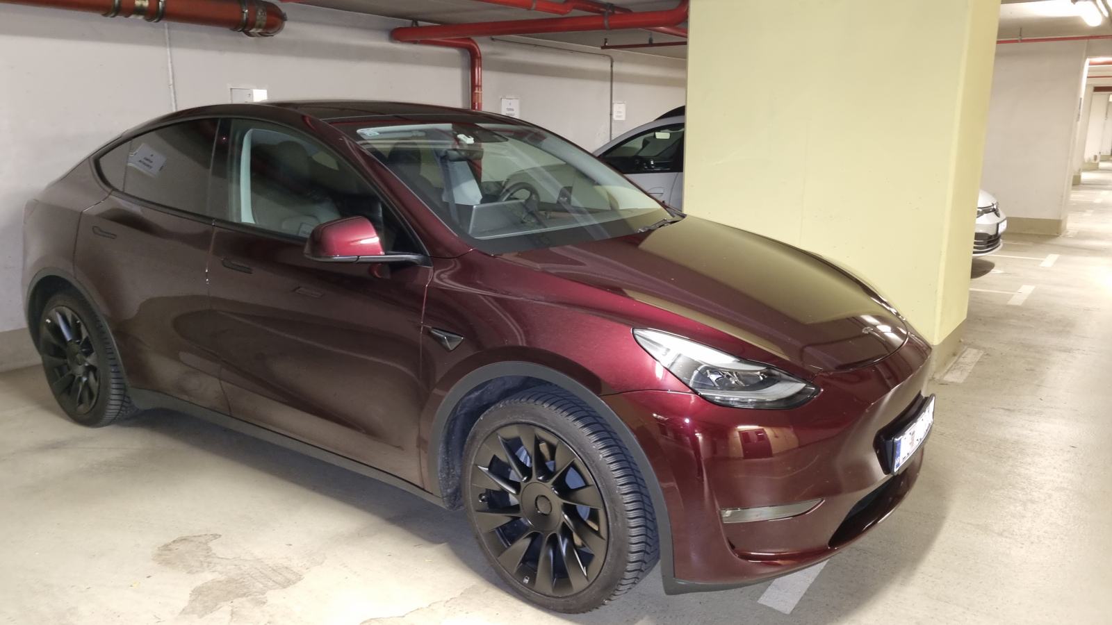 Tesla Model Y LR AWD, 378 kW, 20", Midnight Cherry, fotografija 7