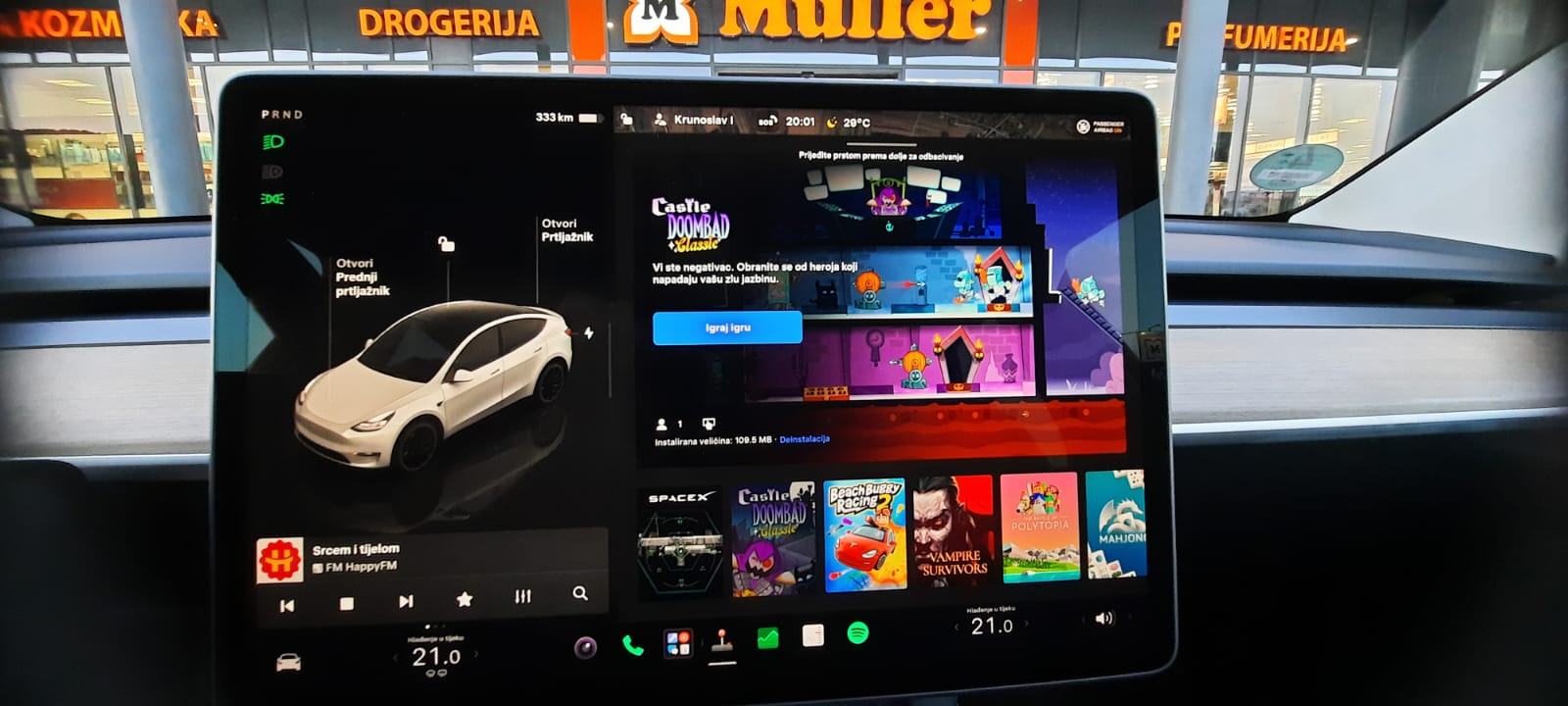 Tesla Model Y Performance Dual Motor automatik, fotografija 13