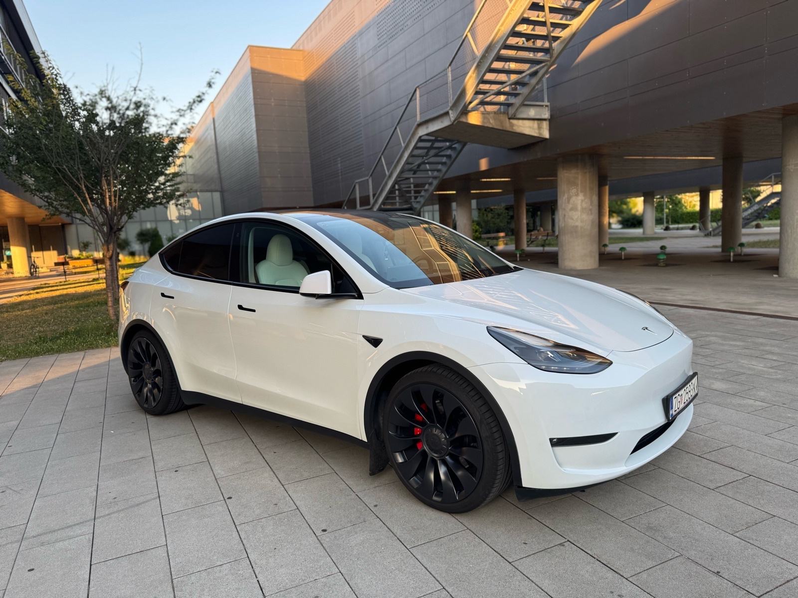 TESLA MODEL Y PERFORMANCE- DUAL MOTOR AWD, fotografija 5