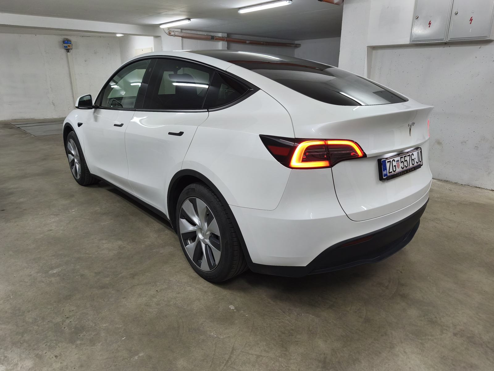Tesla Model Y RWD 2024 BYD blade baterija, fotografija 3
