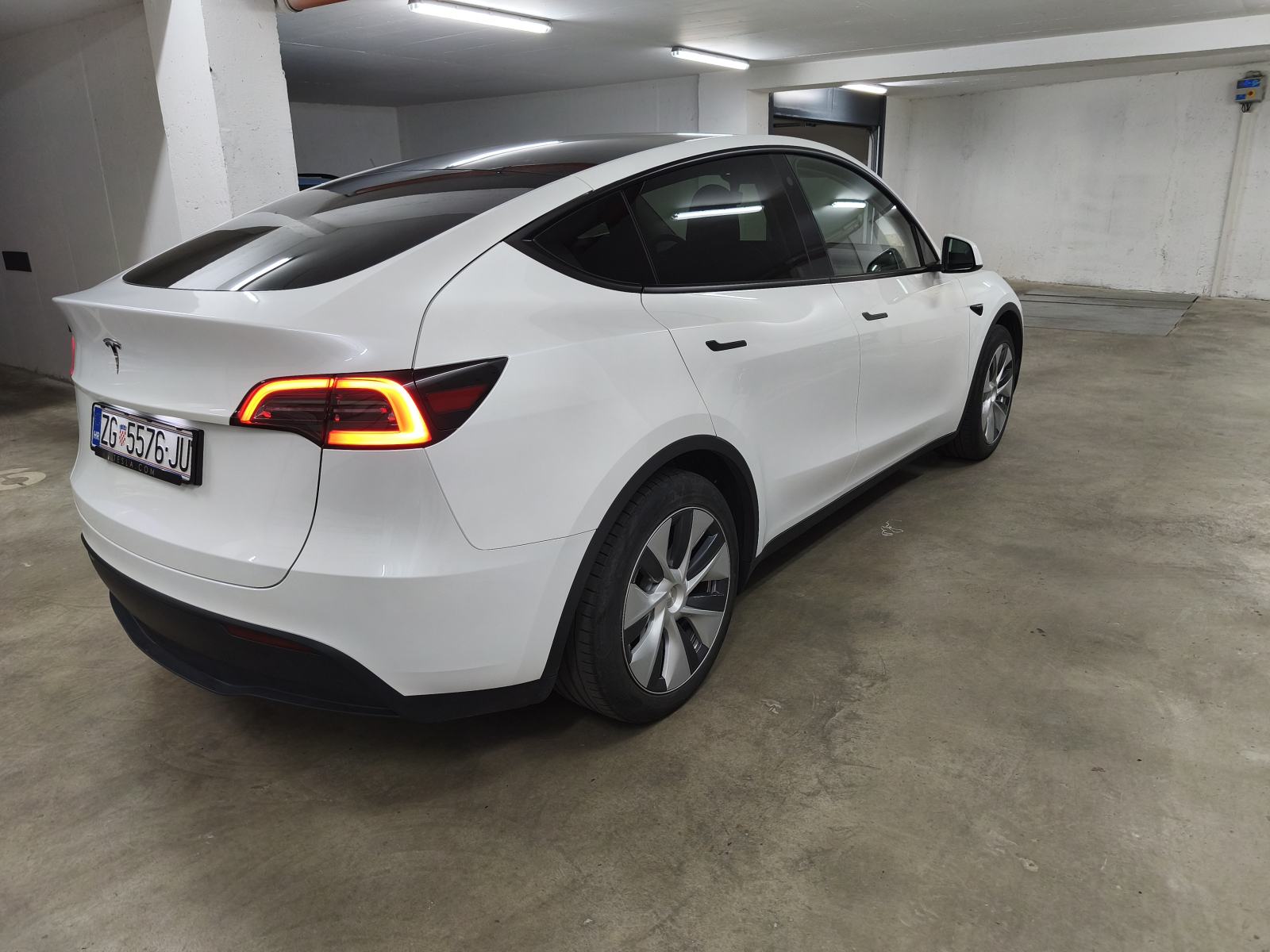 Tesla Model Y RWD 2024 BYD blade baterija, fotografija 4