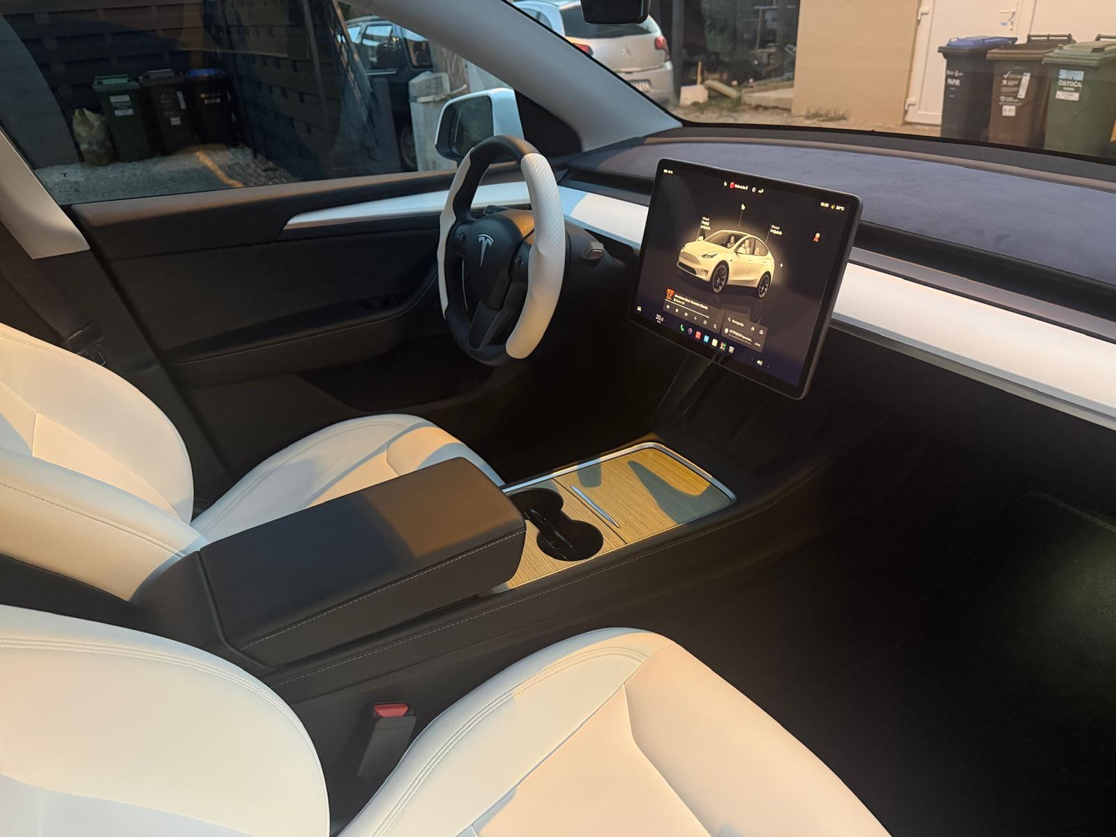Tesla Model Y RWD automatik_Premium stanje kao novo, fotografija 2