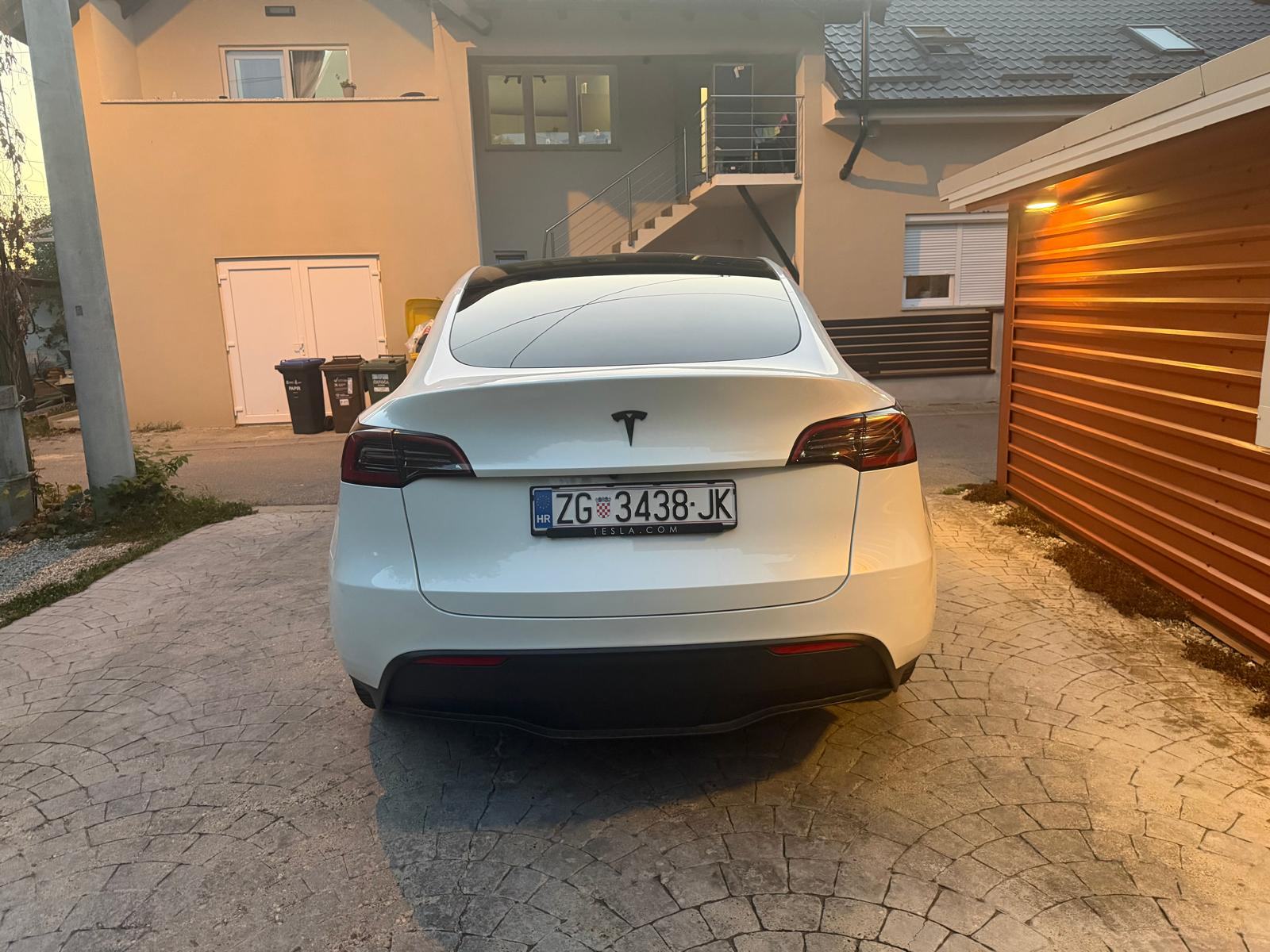 Tesla Model Y RWD automatik_Premium stanje kao novo, fotografija 5