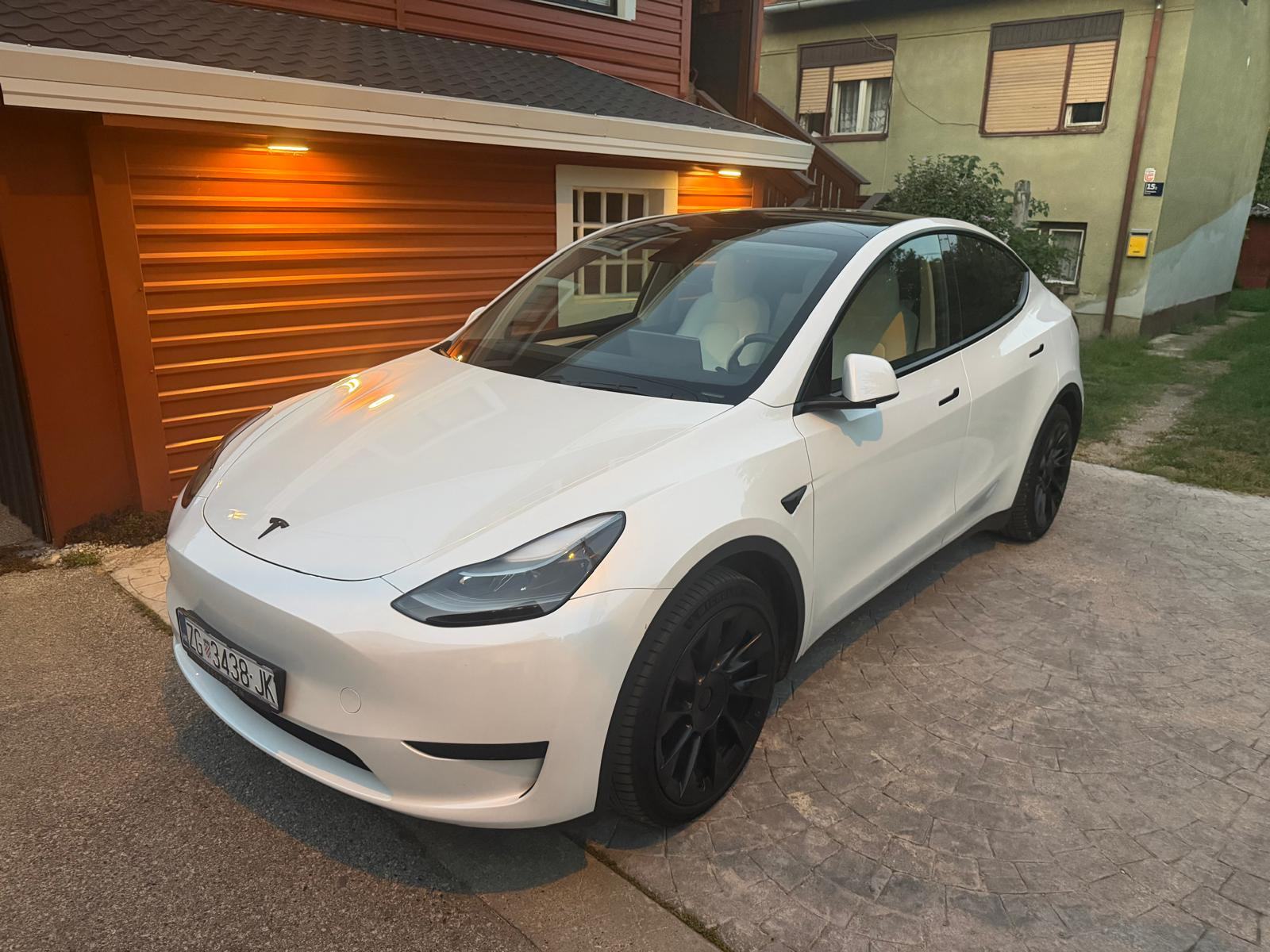 Tesla Model Y RWD automatik_Premium stanje kao novo, fotografija 8