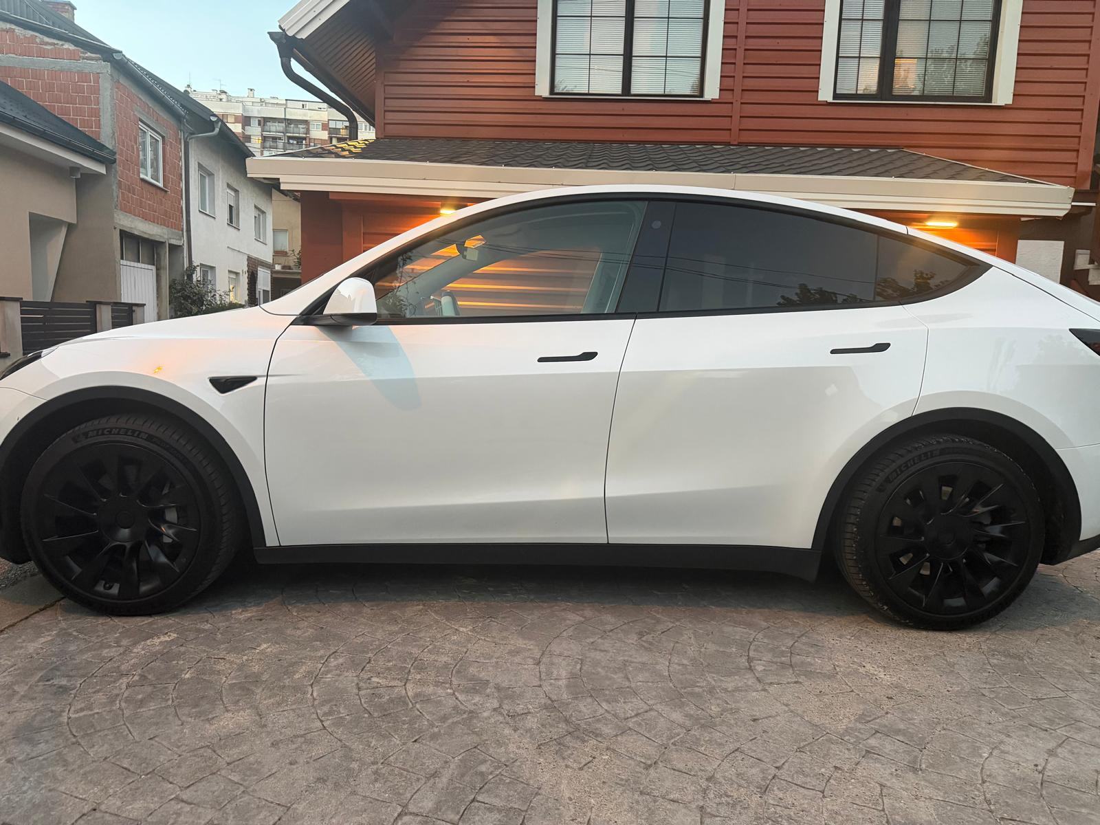 Tesla Model Y RWD automatik_Premium stanje kao novo, fotografija 14