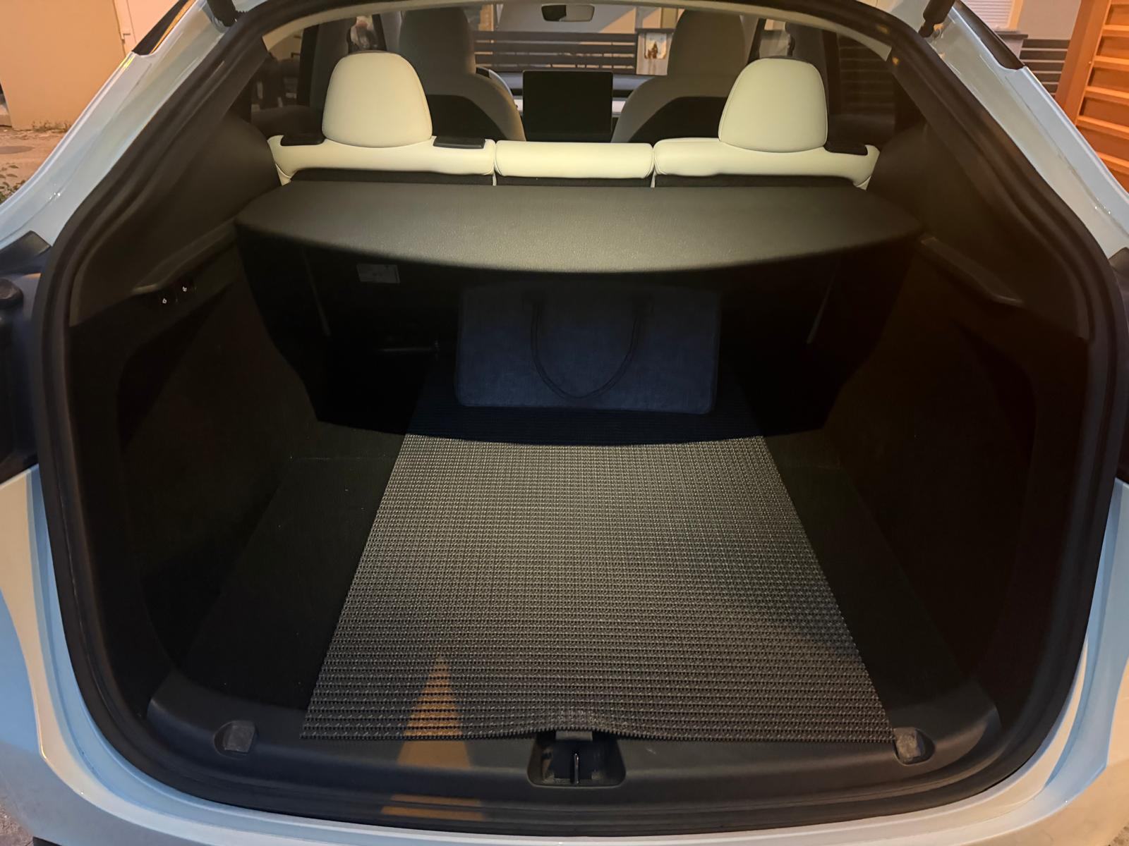 Tesla Model Y RWD automatik_Premium stanje kao novo, fotografija 15