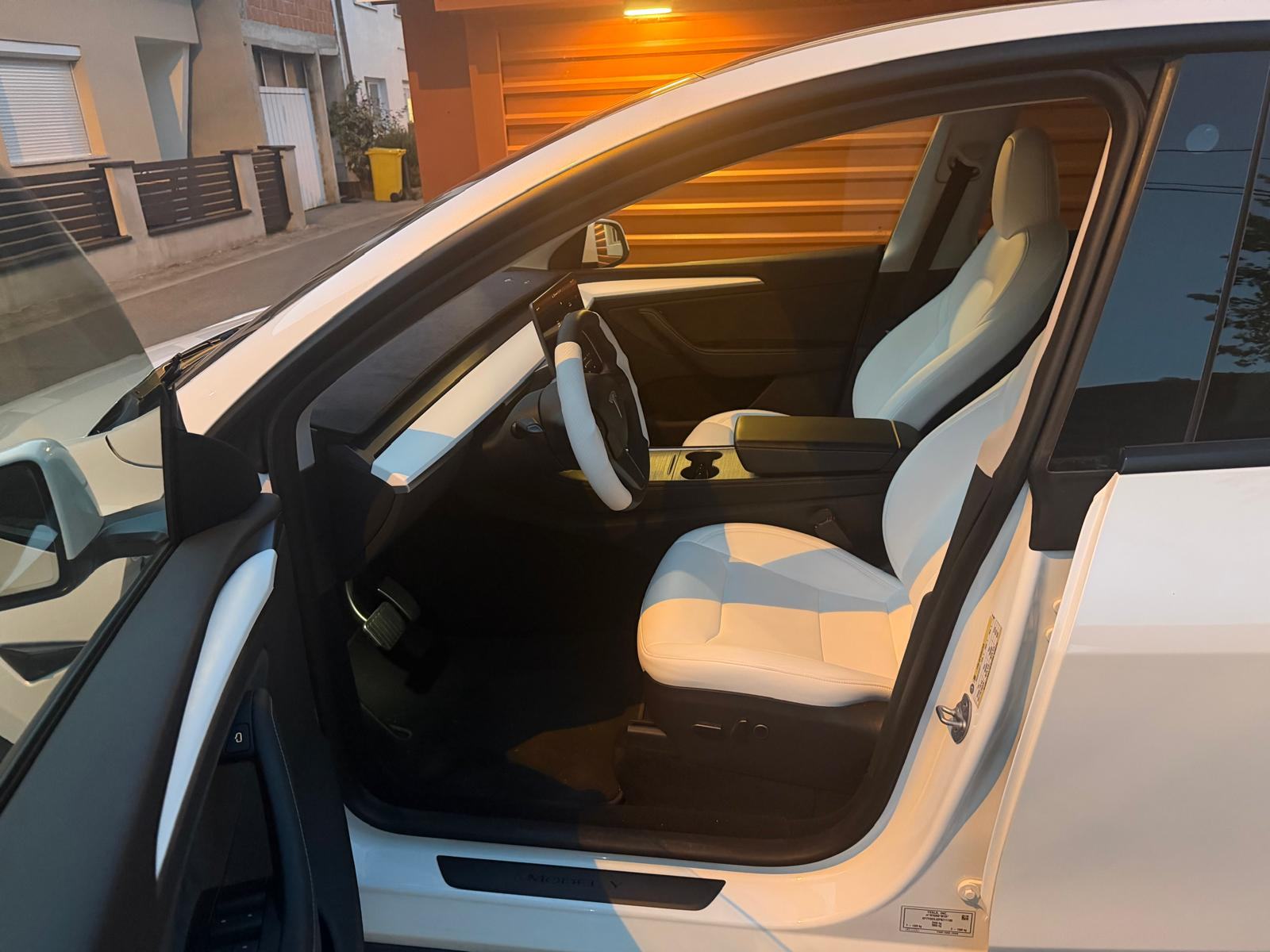 Tesla Model Y RWD automatik_Premium stanje kao novo, fotografija 17