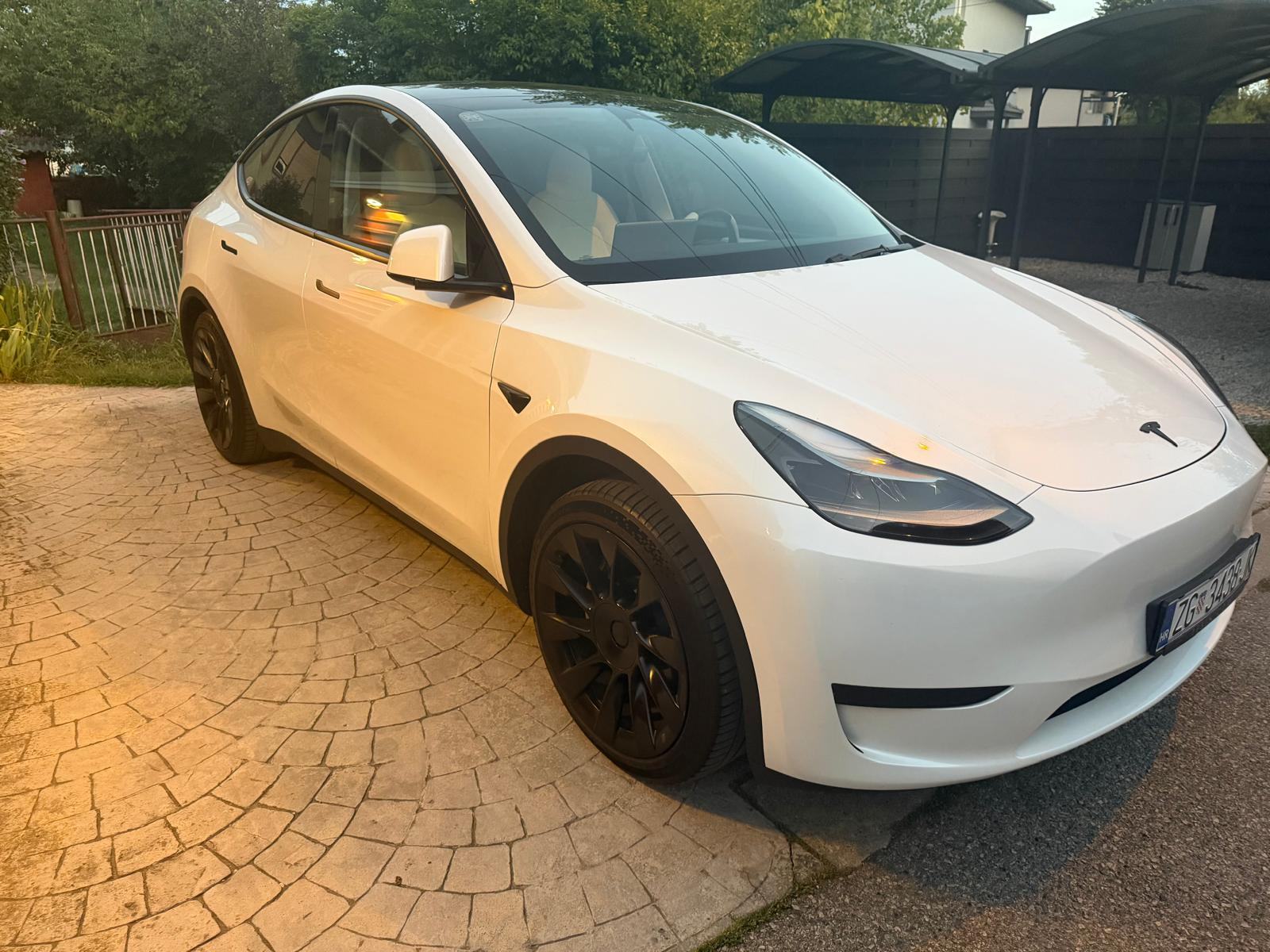 Tesla Model Y RWD automatik_Premium stanje kao novo, fotografija 18