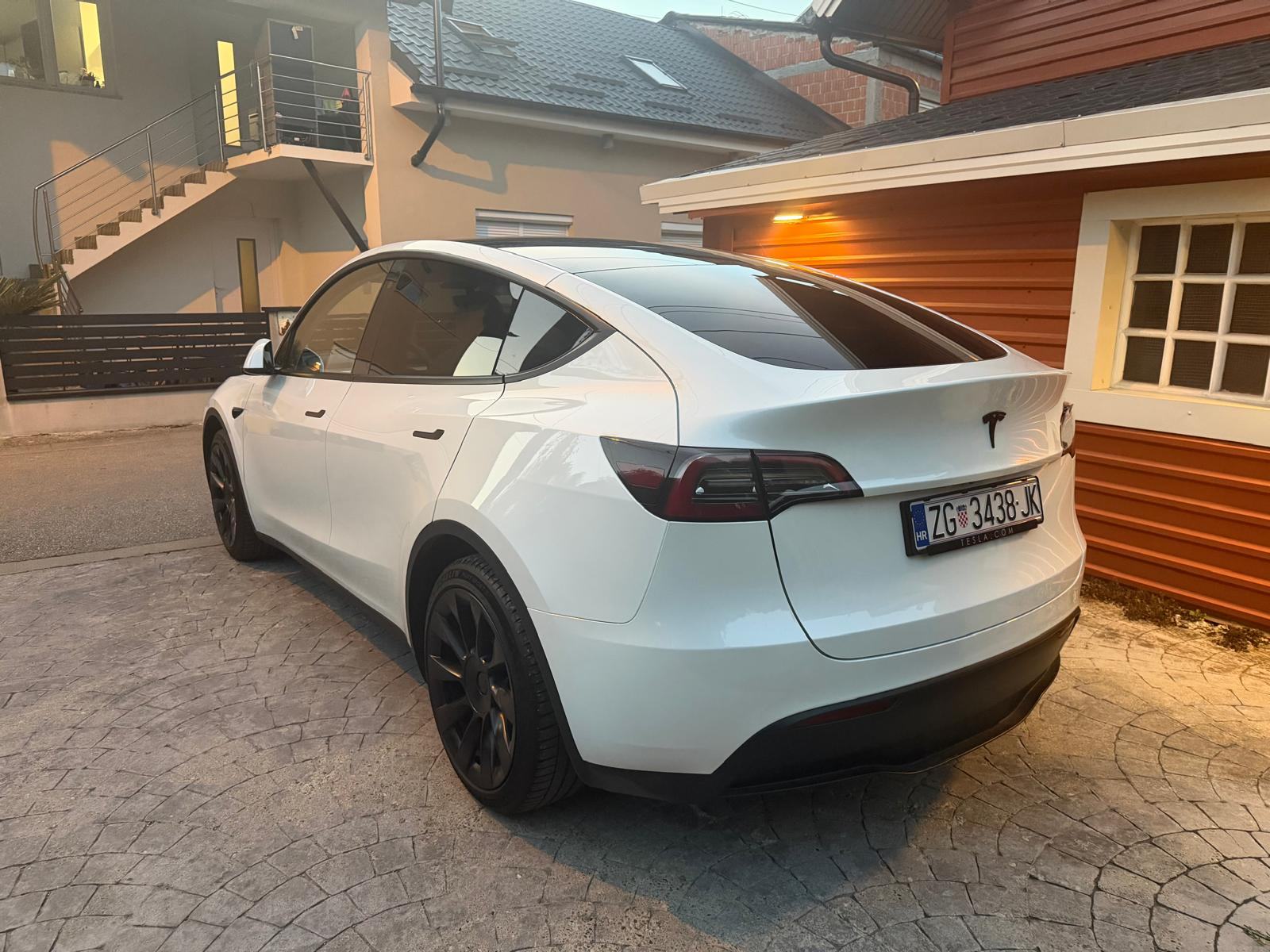 Tesla Model Y RWD automatik_Premium stanje kao novo, fotografija 19