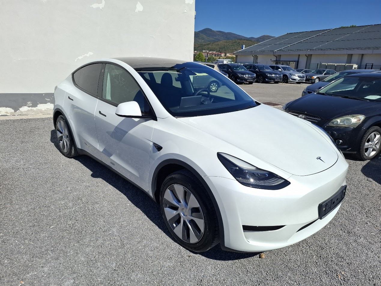 Tesla Model Y RWD long range - samo 28.335 kilometrov, fotografija 2