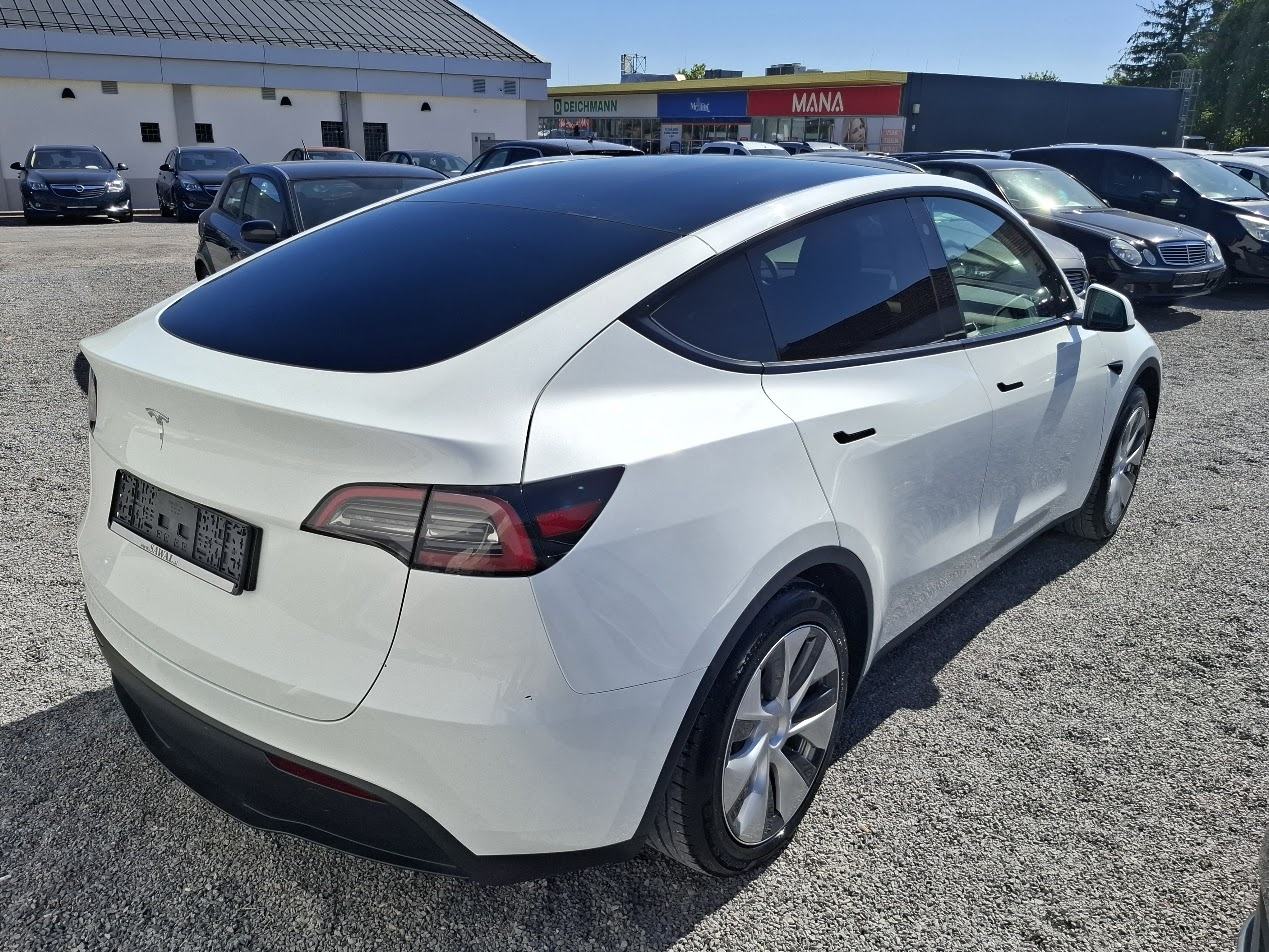 Tesla Model Y RWD long range - samo 28.335 kilometrov, fotografija 3