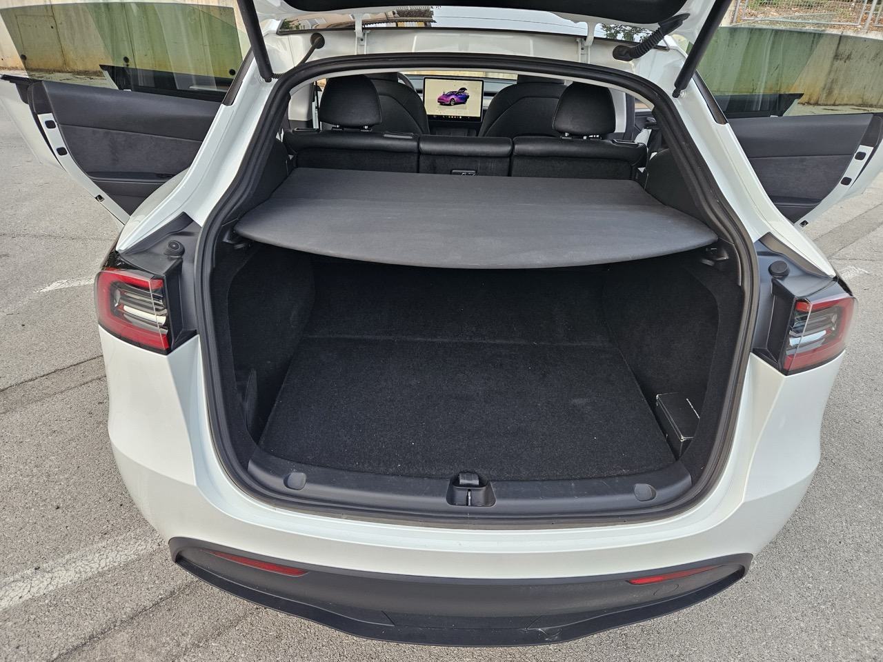 Tesla Model Y SUV automatik, fotografija 2