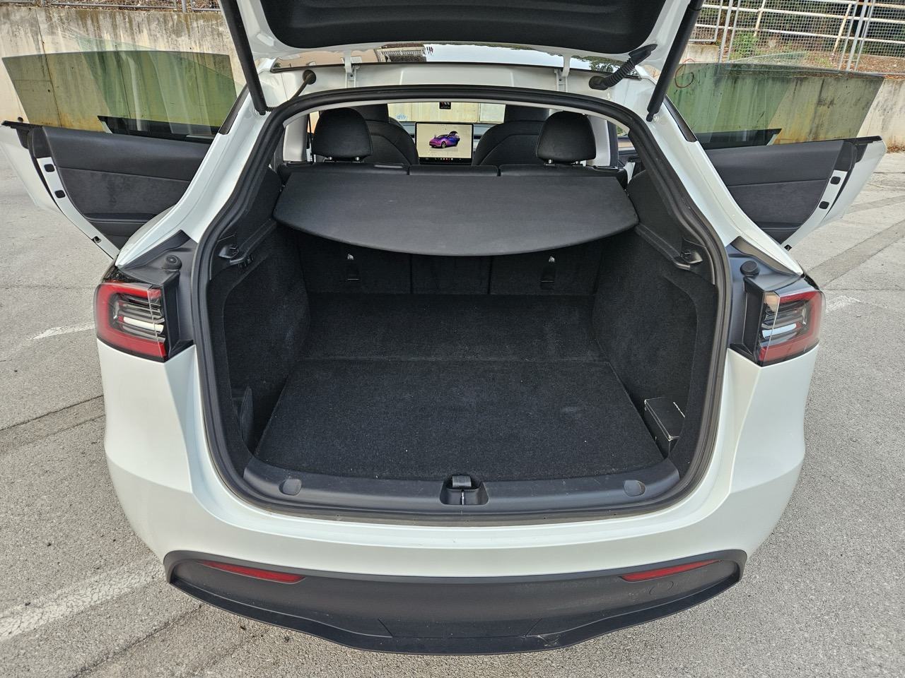 Tesla Model Y SUV automatik, fotografija 4