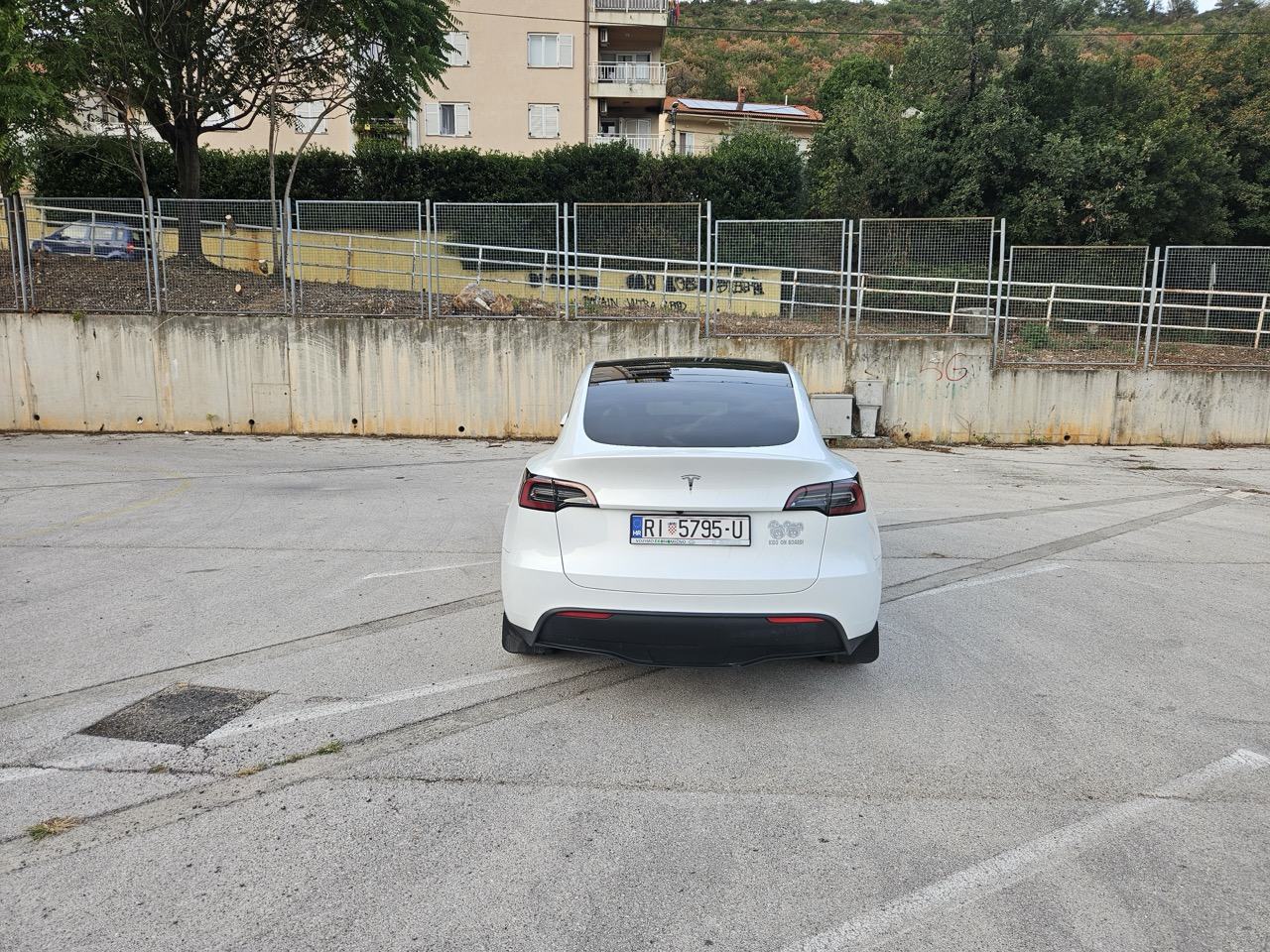 Tesla Model Y SUV automatik, fotografija 6